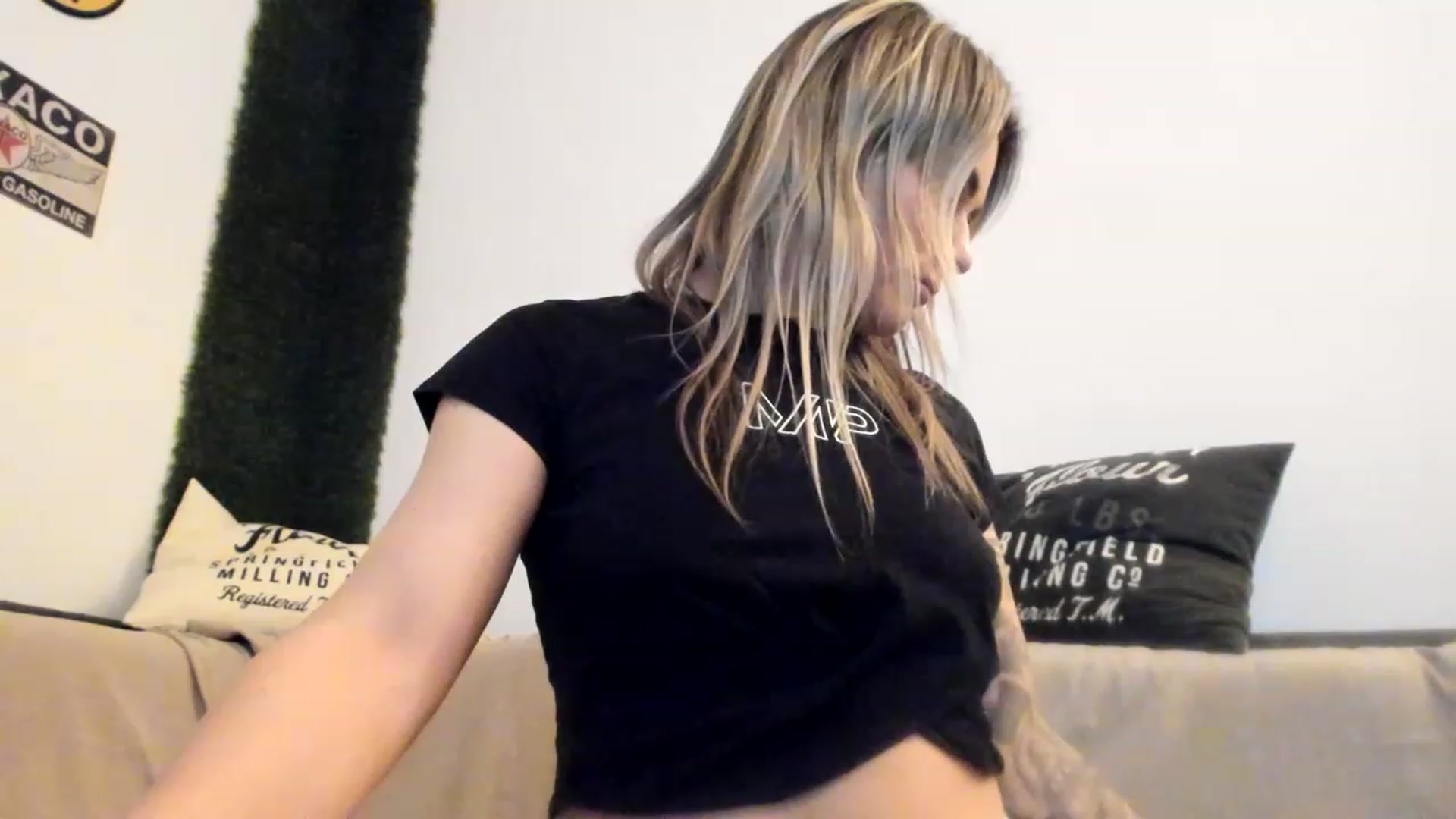 Gallery image thumbnail from PisuVamp_'s myfreecams stream on, 01/21/2023, 23:22 image 6 of 20