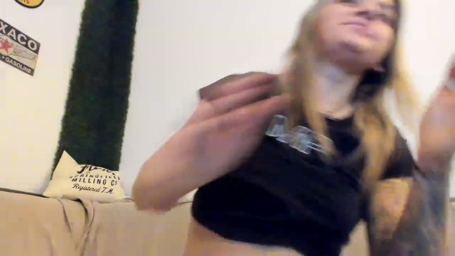 Gallery image thumbnail from PisuVamp_'s myfreecams stream on, 01/21/2023, 23:22 image 16 of 20