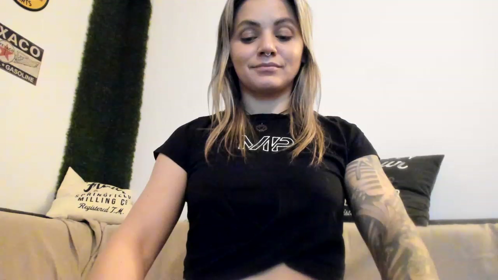 Gallery image thumbnail from PisuVamp_'s myfreecams stream on, 01/21/2023, 23:22 image 14 of 20