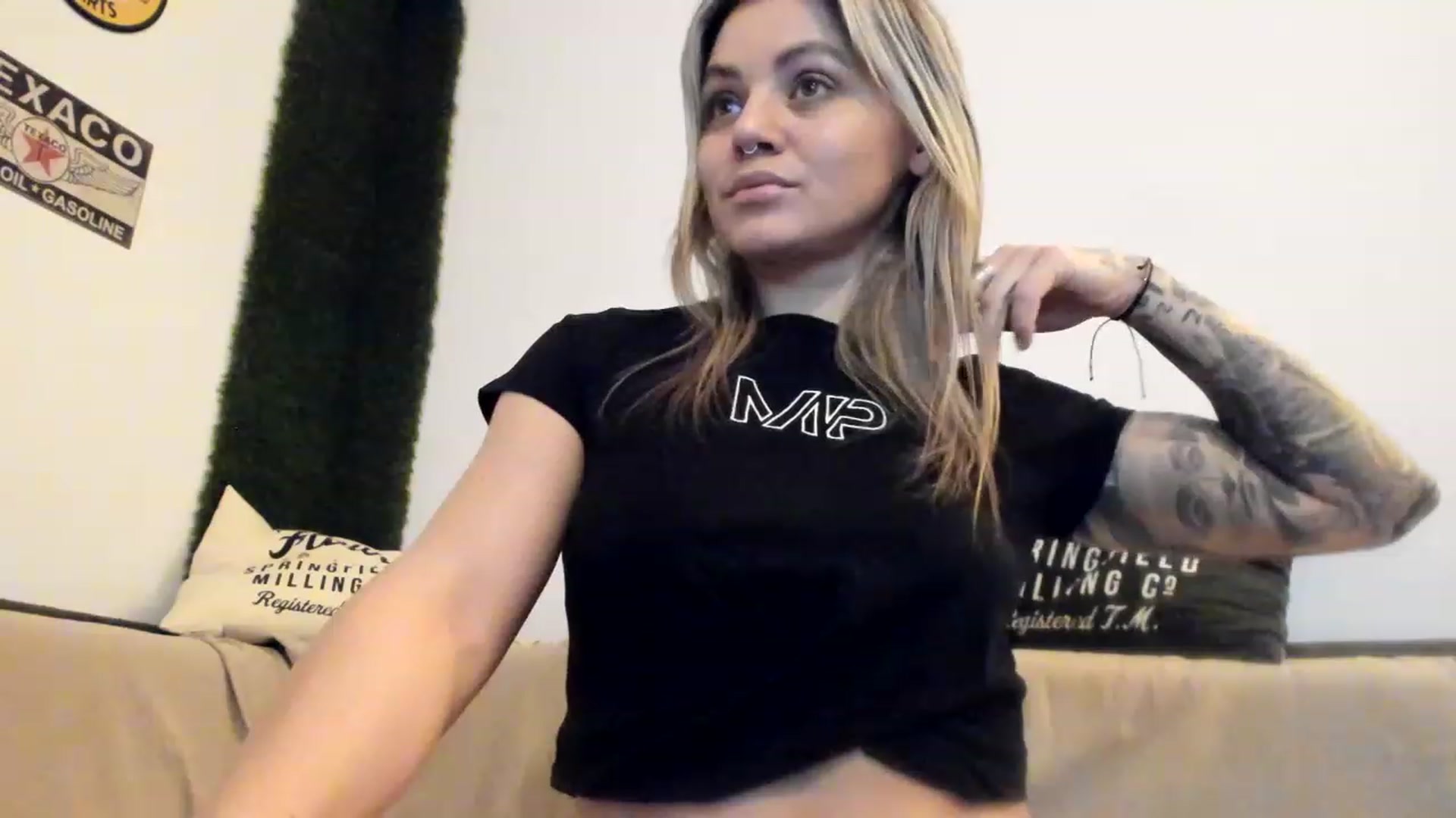 Gallery image thumbnail from PisuVamp_'s myfreecams stream on, 01/21/2023, 23:22 image 2 of 20