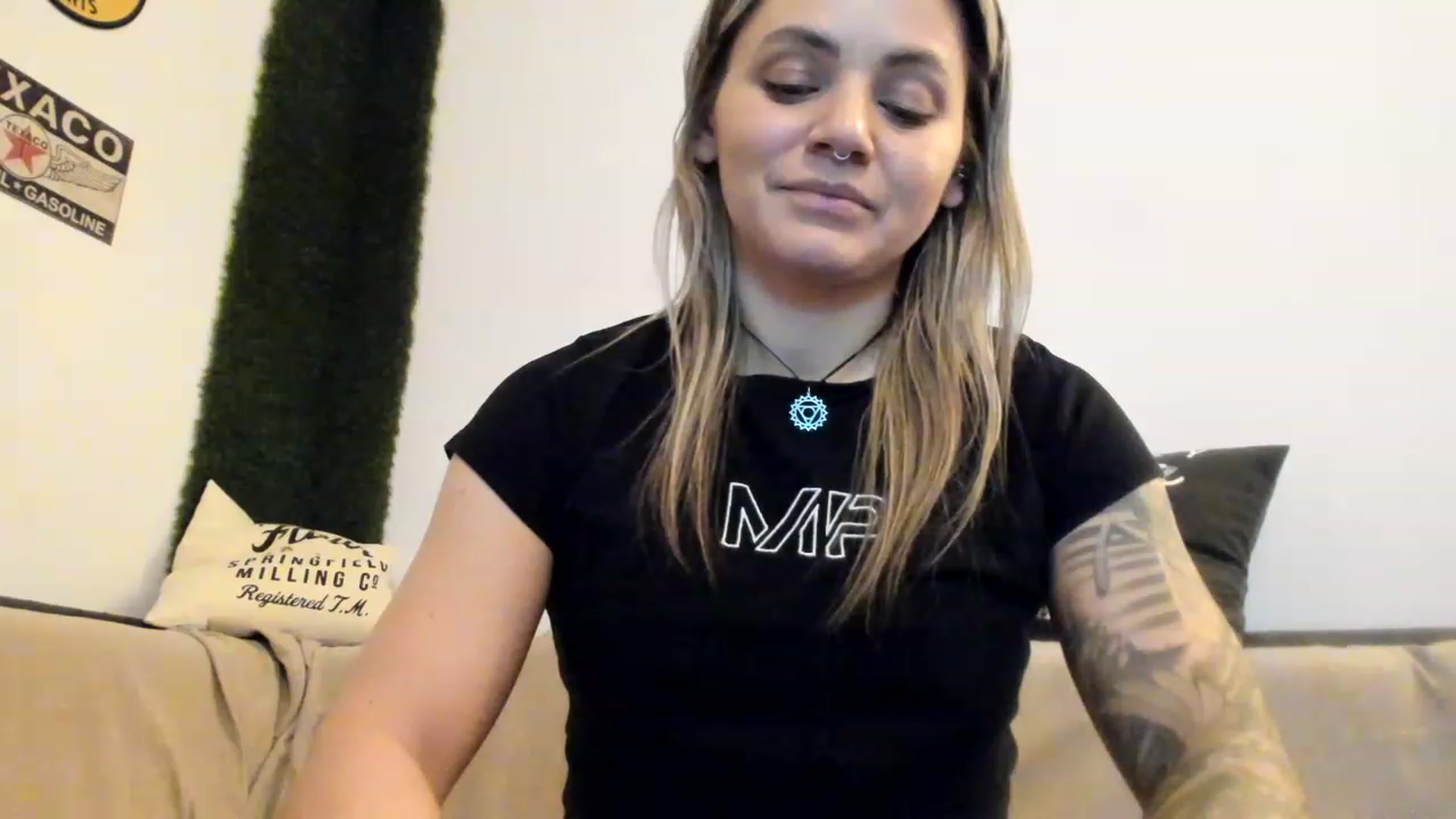 Gallery image thumbnail from PisuVamp_'s myfreecams stream on, 01/21/2023, 23:22 image 9 of 20