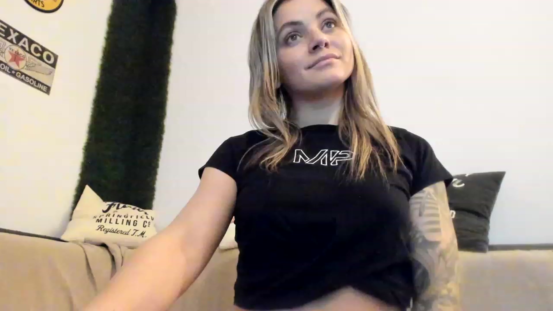 Gallery image thumbnail from PisuVamp_'s myfreecams stream on, 01/21/2023, 23:22 image 1 of 20