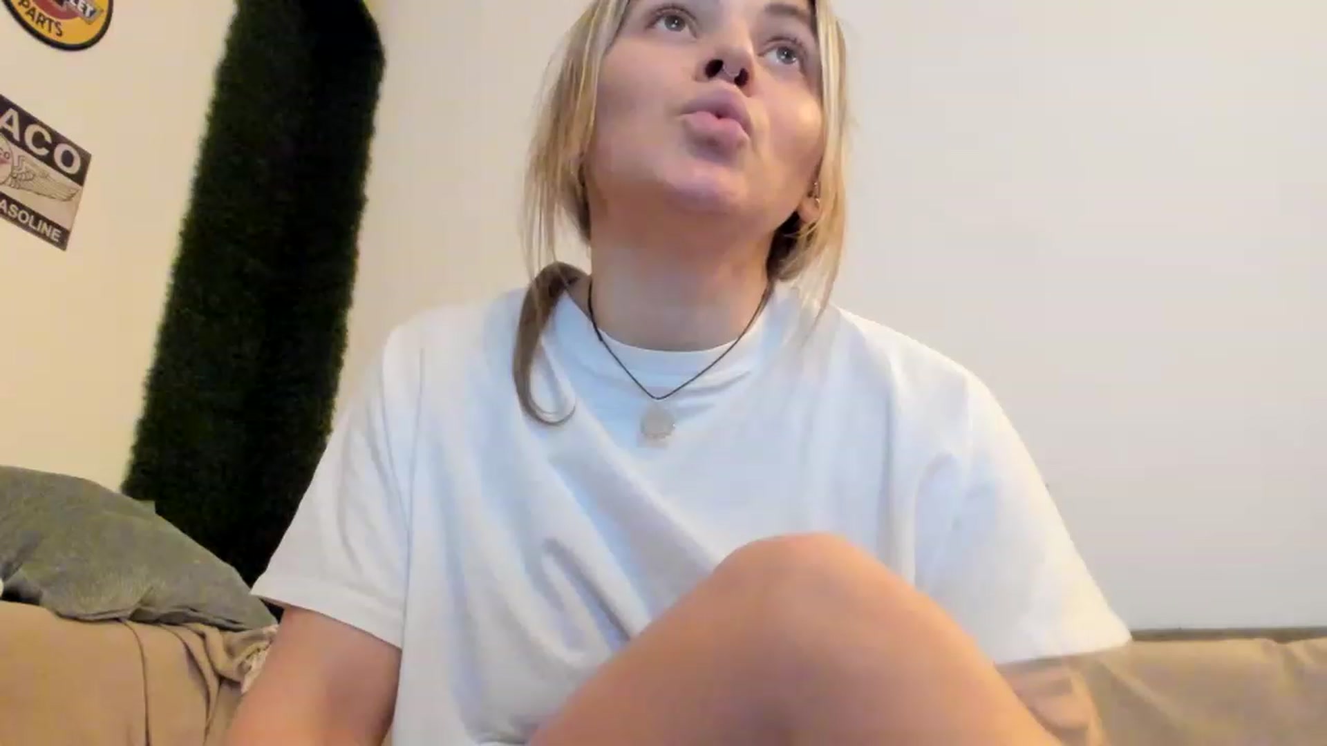 Gallery image thumbnail from PisuVamp_'s myfreecams stream on, 02/02/2023, 22:09 image 7 of 20