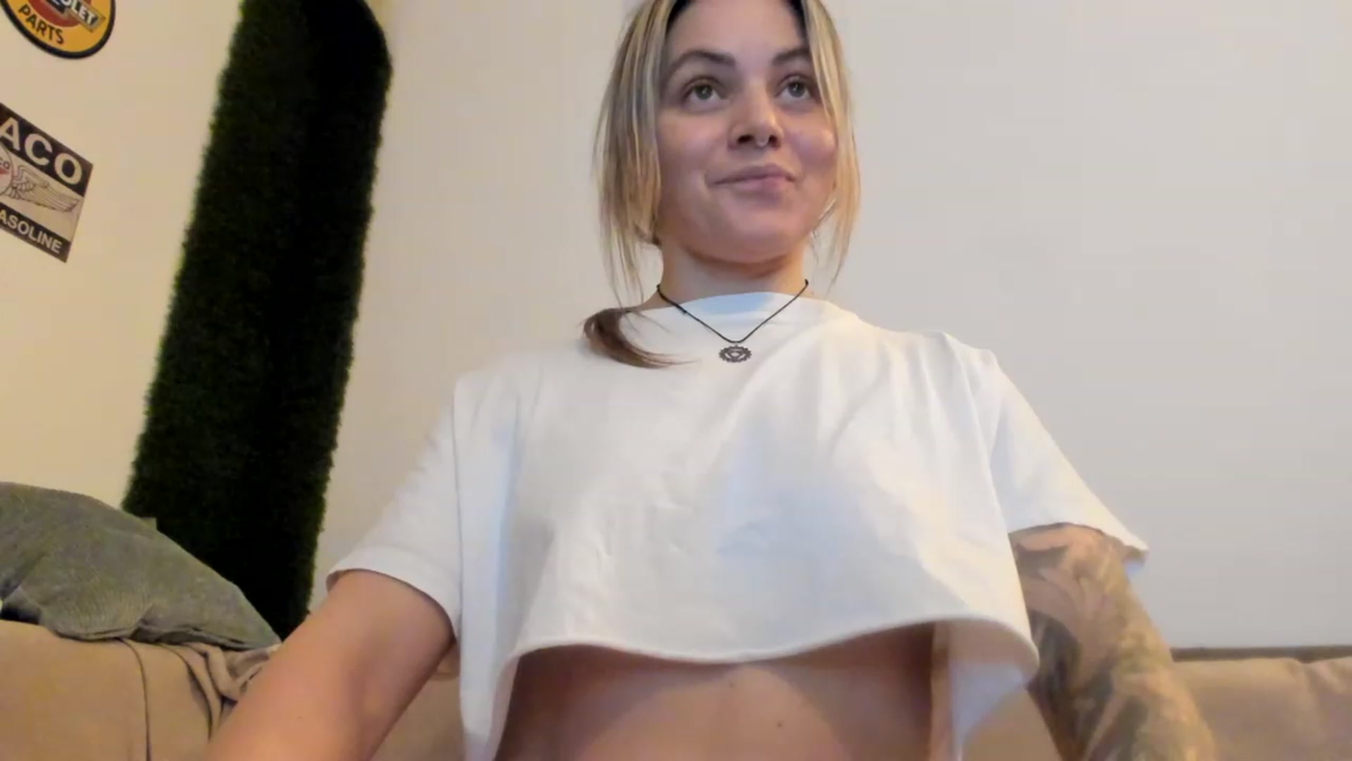 Gallery image thumbnail from PisuVamp_'s myfreecams stream on, 02/02/2023, 22:09 image 6 of 20