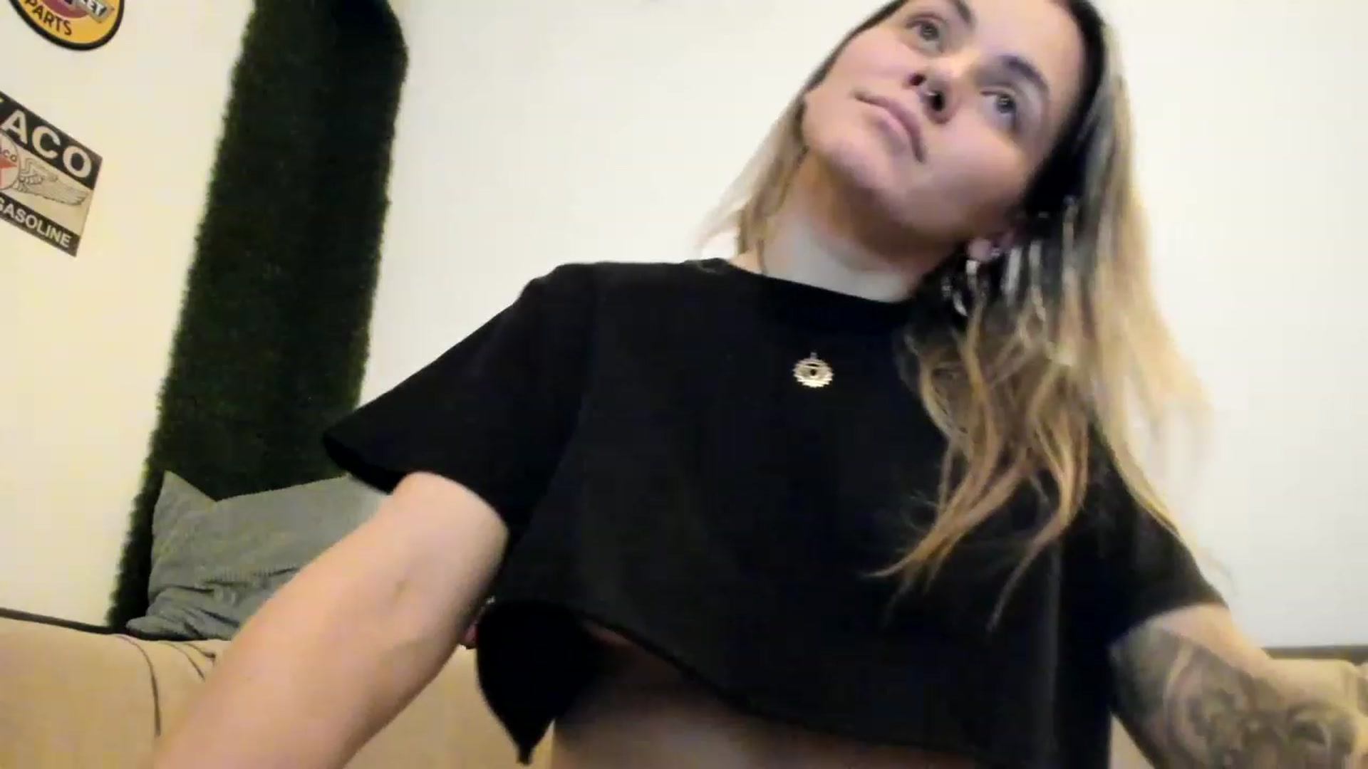 Gallery image thumbnail from PisuVamp_'s myfreecams stream on, 02/10/2023, 22:37 image 9 of 20