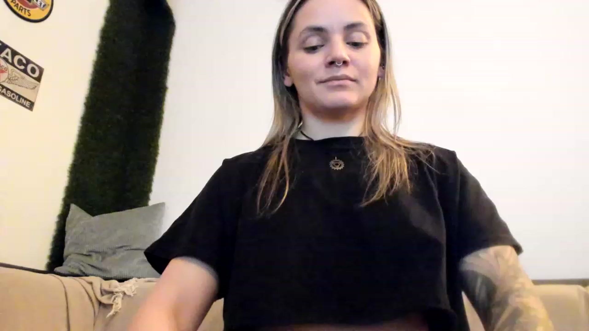 Gallery image thumbnail from PisuVamp_'s myfreecams stream on, 02/10/2023, 22:37 image 6 of 20