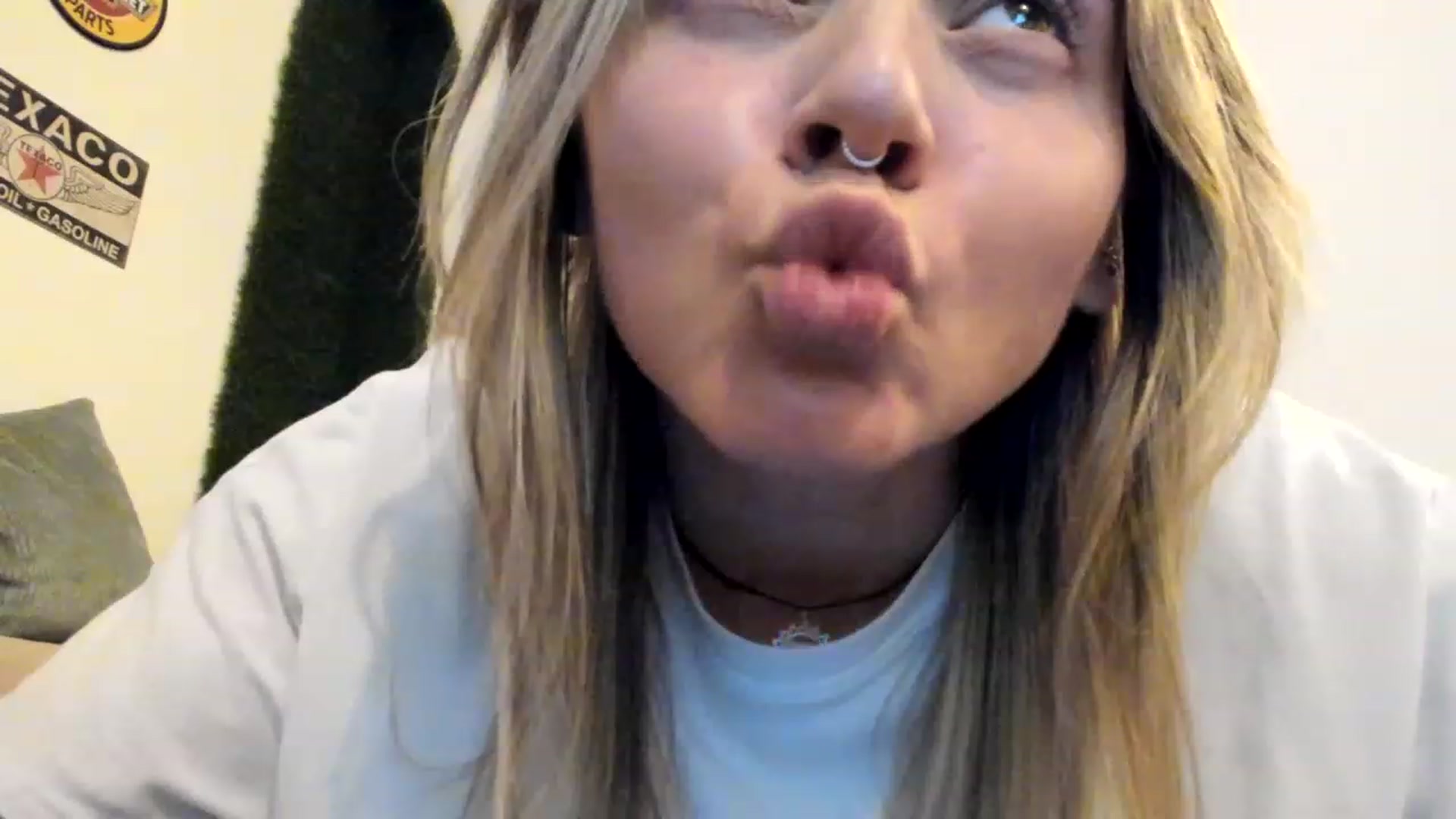 Gallery image thumbnail from PisuVamp_'s myfreecams stream on, 03/01/2023, 22:30 image 15 of 20