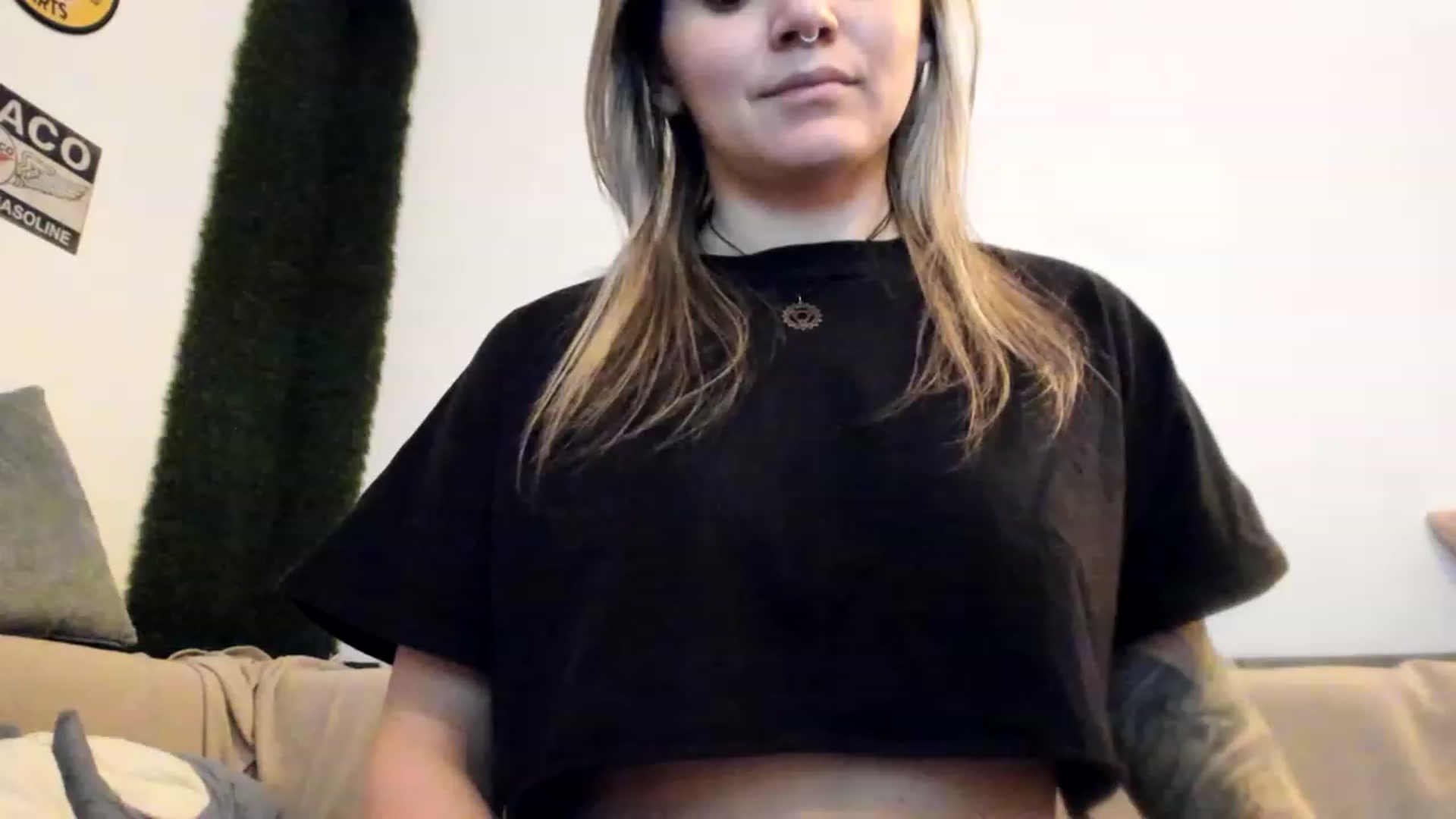 Gallery image thumbnail from PisuVamp_'s myfreecams stream on, 03/02/2023, 22:36 image 5 of 20