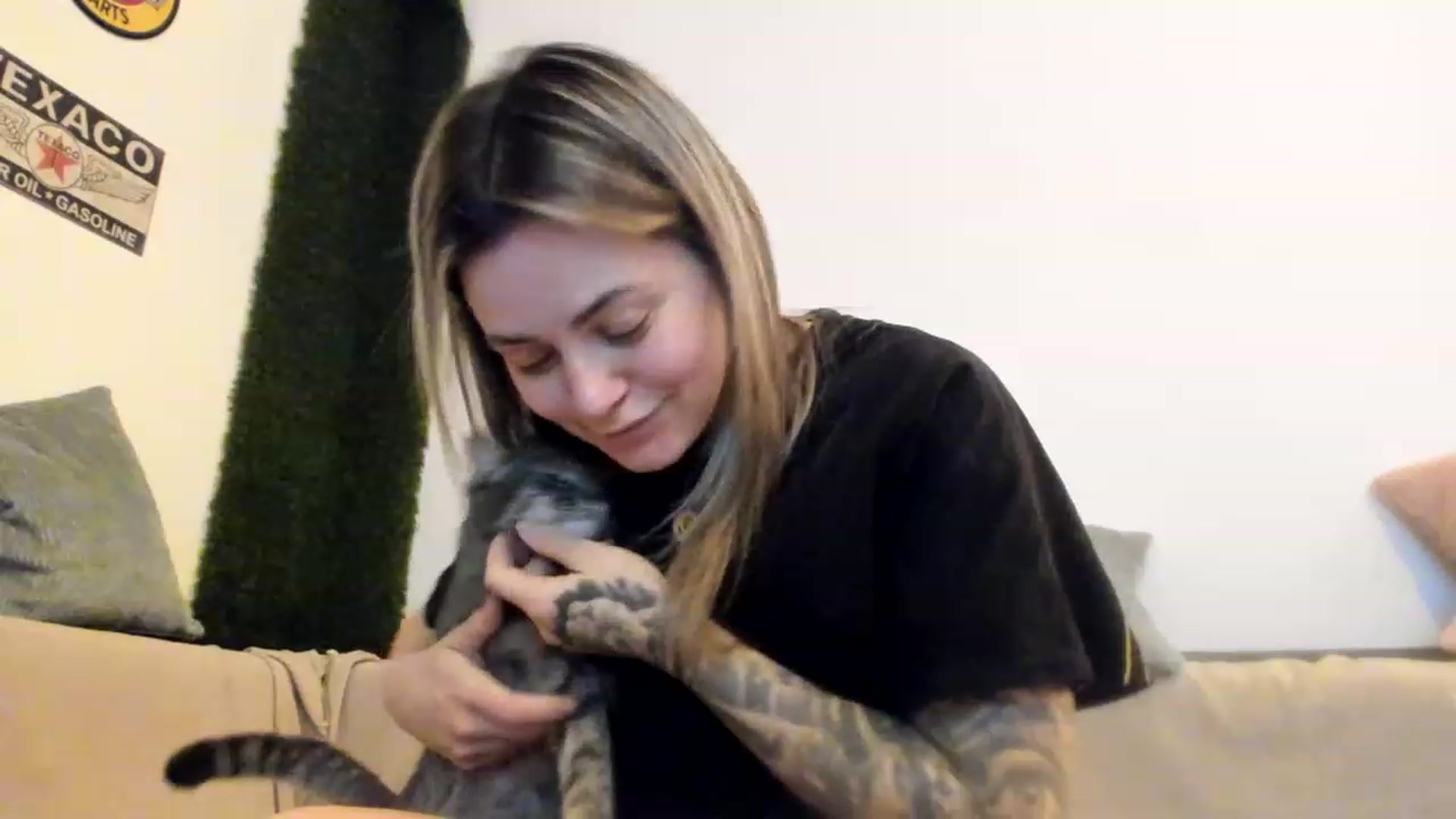 Gallery image thumbnail from PisuVamp_'s myfreecams stream on, 03/04/2023, 23:04 image 3 of 20