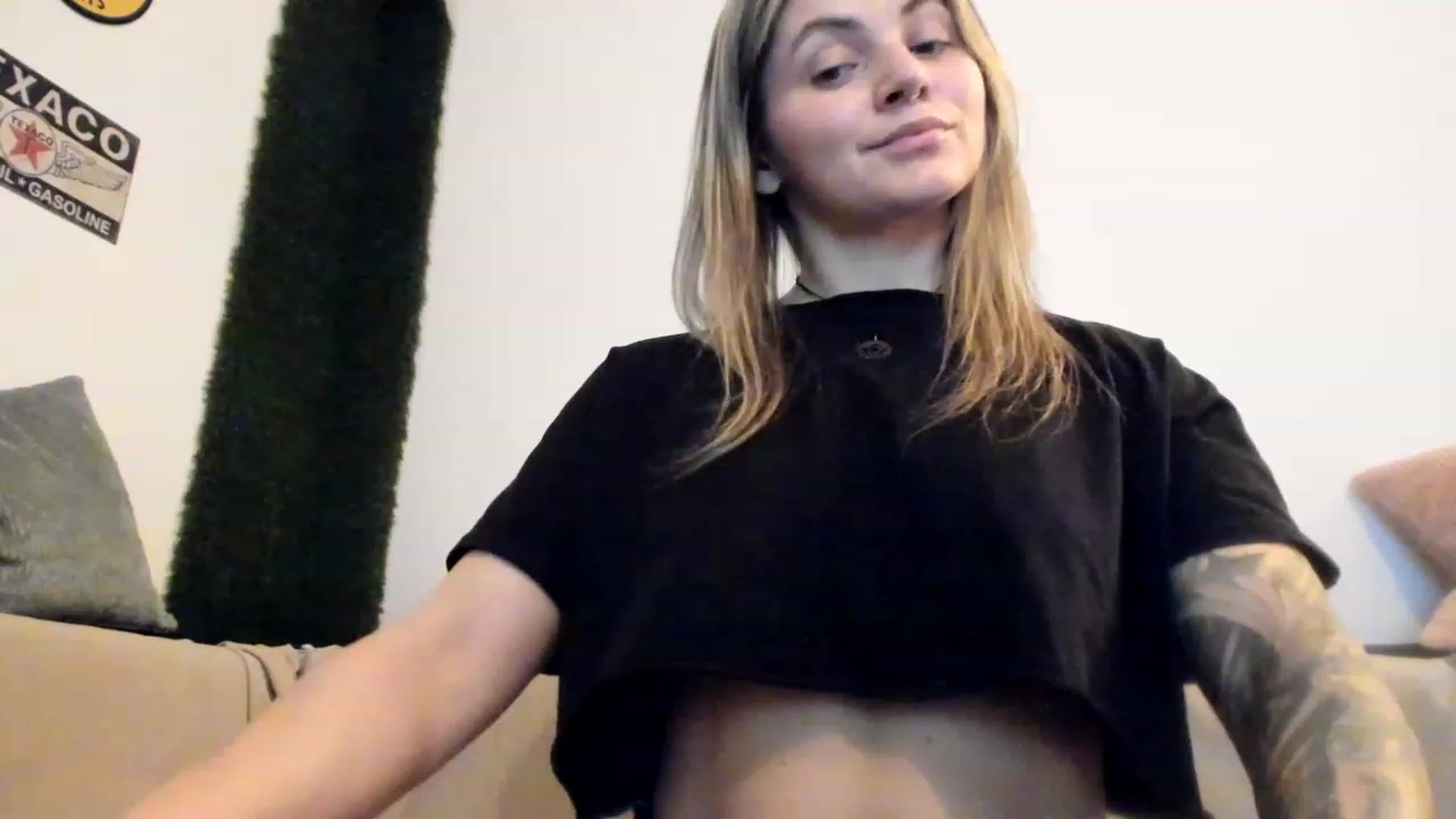 Gallery image thumbnail from PisuVamp_'s myfreecams stream on, 03/04/2023, 23:04 image 11 of 20
