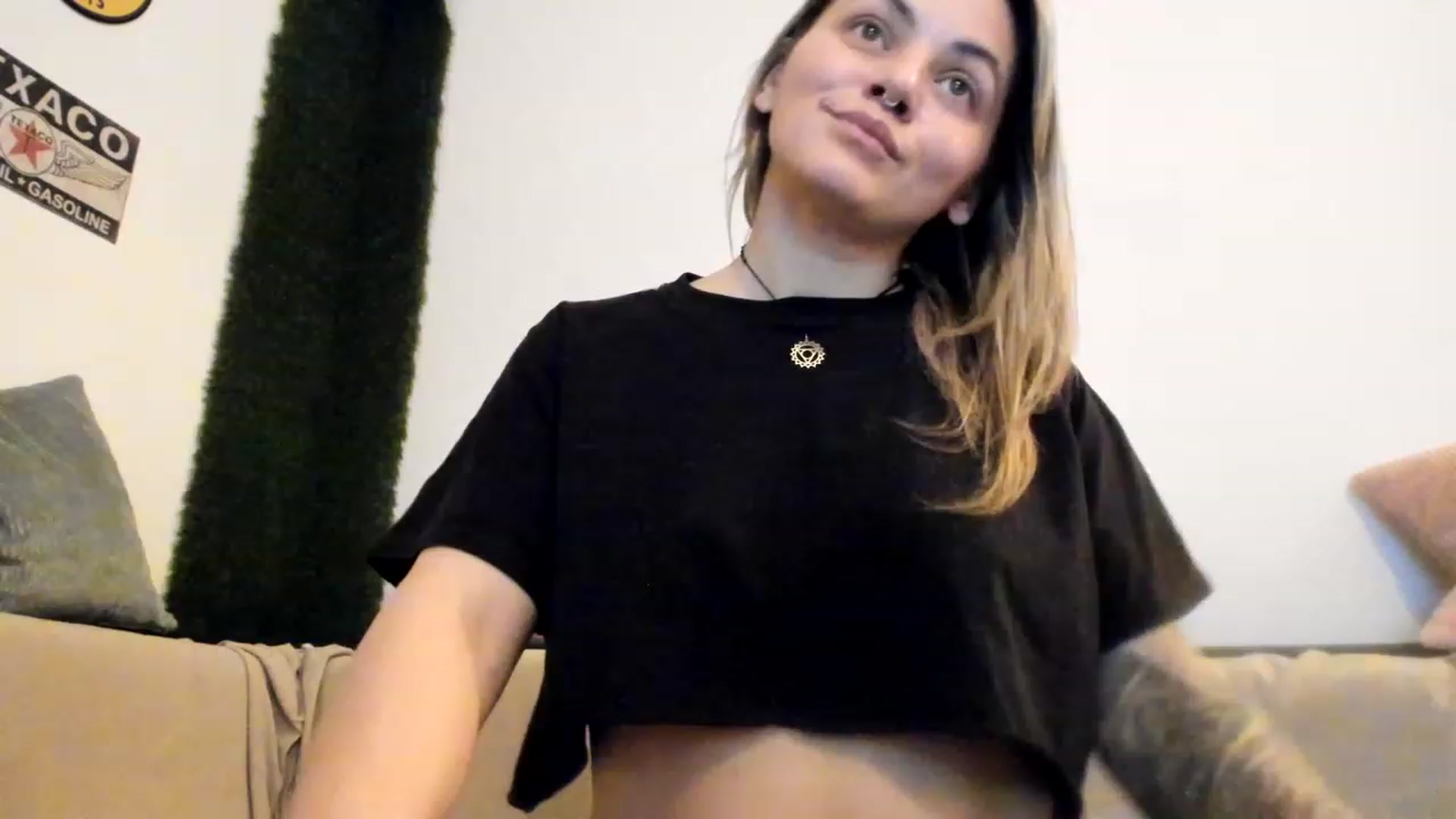 Gallery image thumbnail from PisuVamp_'s myfreecams stream on, 03/04/2023, 23:04 image 16 of 20