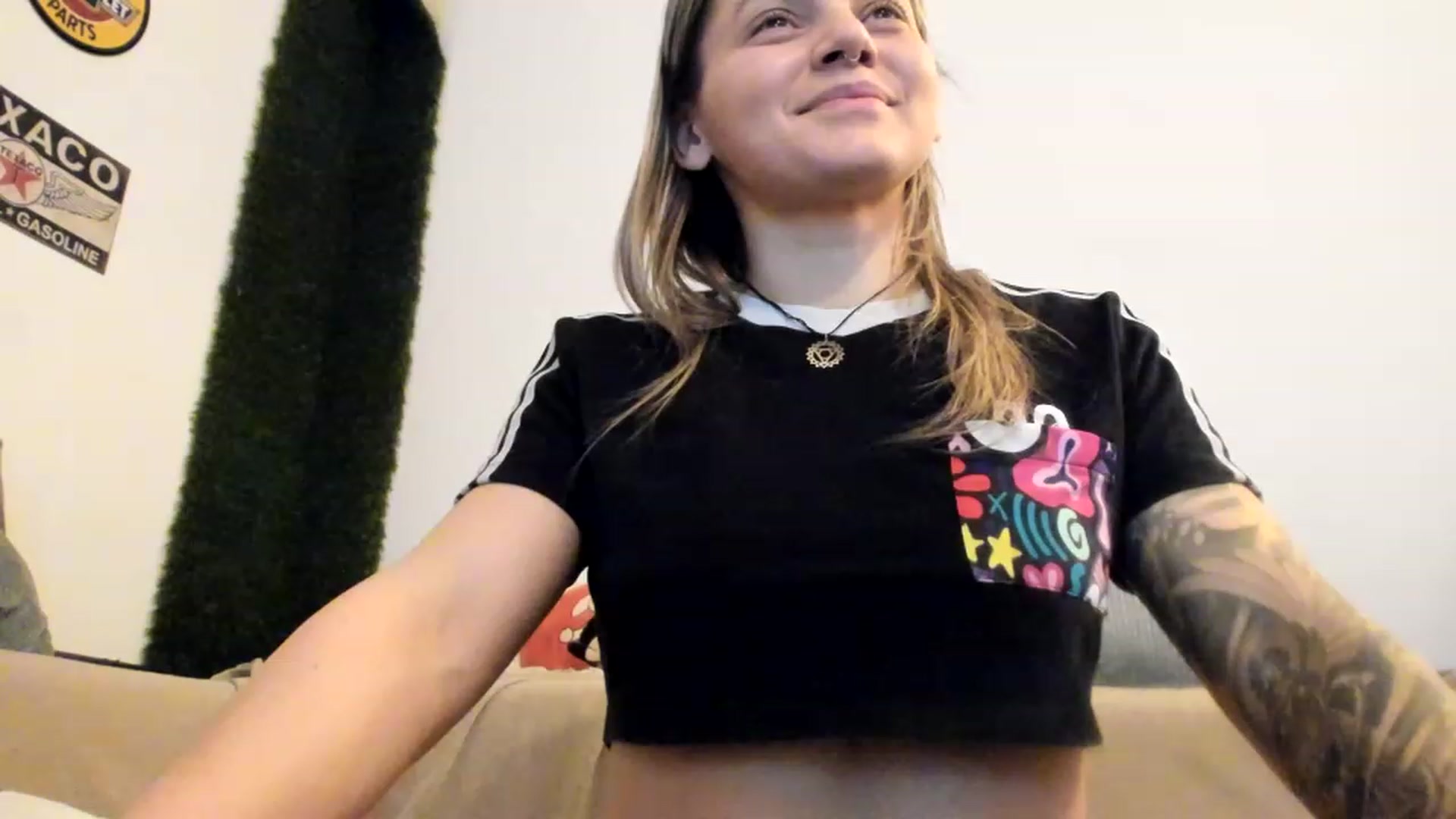 Gallery image thumbnail from PisuVamp_'s myfreecams stream on, 03/08/2023, 23:05 image 4 of 20