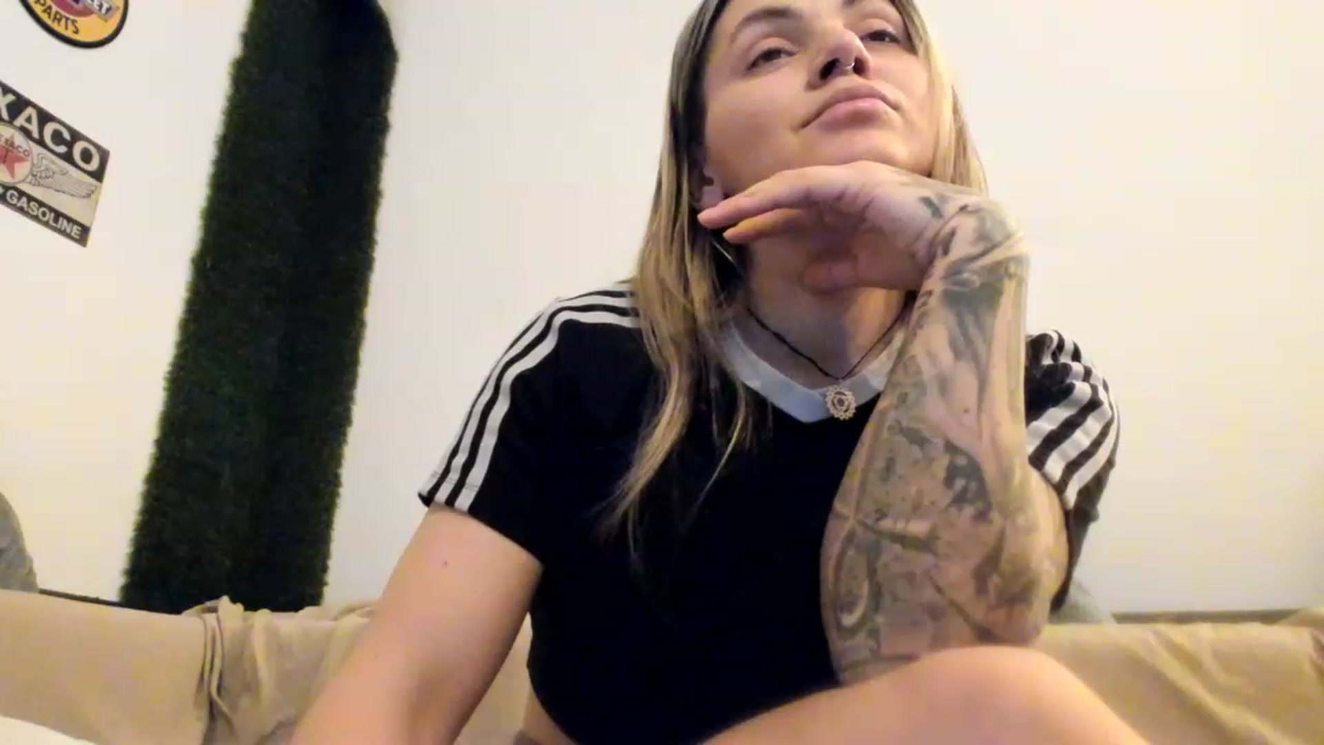Gallery image thumbnail from PisuVamp_'s myfreecams stream on, 03/08/2023, 23:05 image 13 of 20