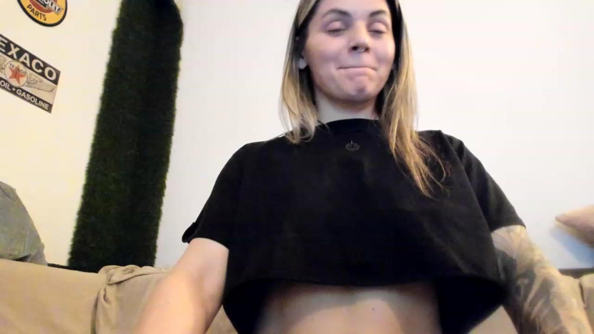 Gallery image thumbnail from PisuVamp_'s myfreecams stream on, 03/15/2023, 21:53 image 6 of 20