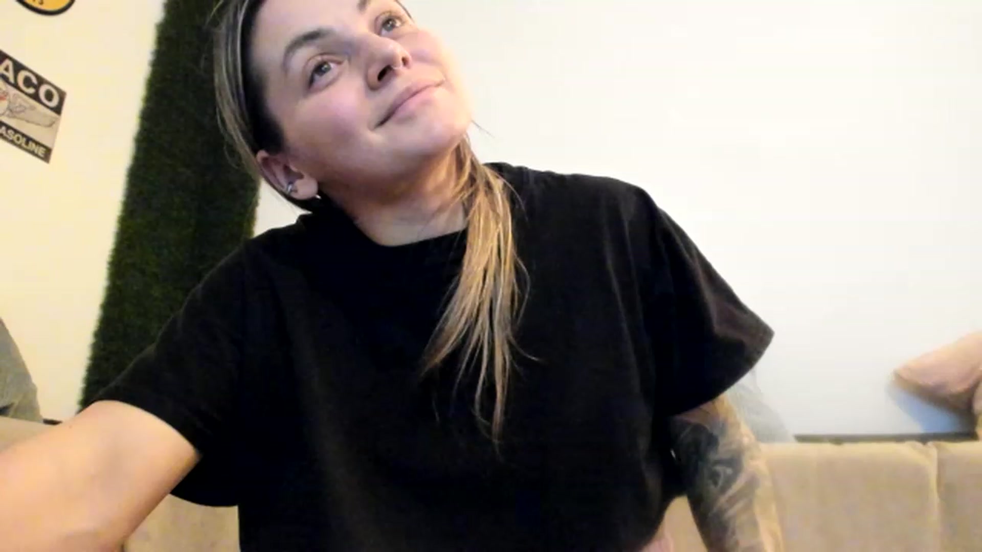 Gallery image thumbnail from PisuVamp_'s myfreecams stream on, 03/17/2023, 22:20 image 19 of 20