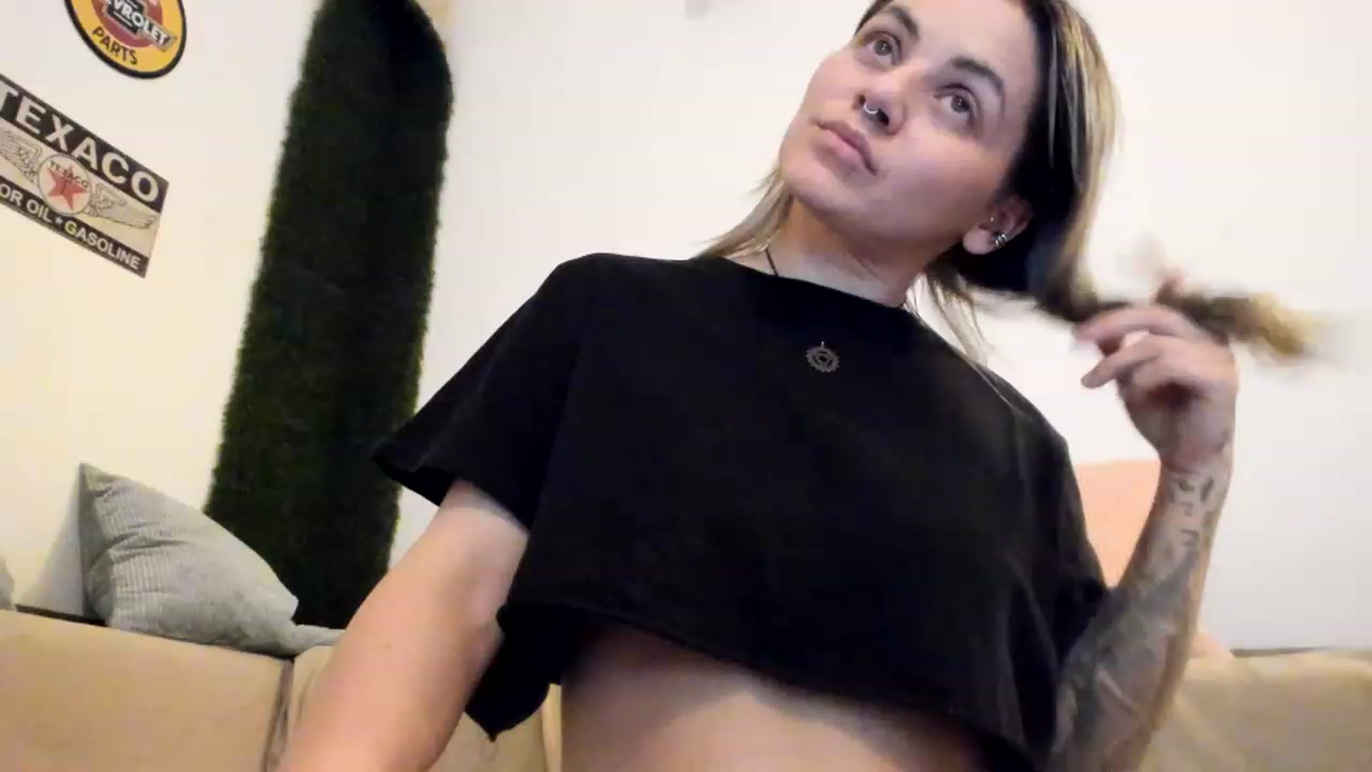 Gallery image thumbnail from PisuVamp_'s myfreecams stream on, 03/31/2023, 22:18 image 13 of 20