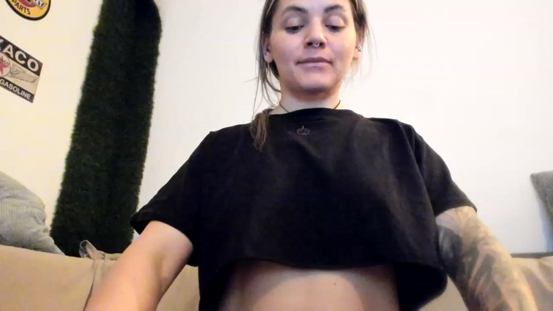 Gallery image thumbnail from PisuVamp_'s myfreecams stream on, 04/07/2023, 21:06 image 15 of 20