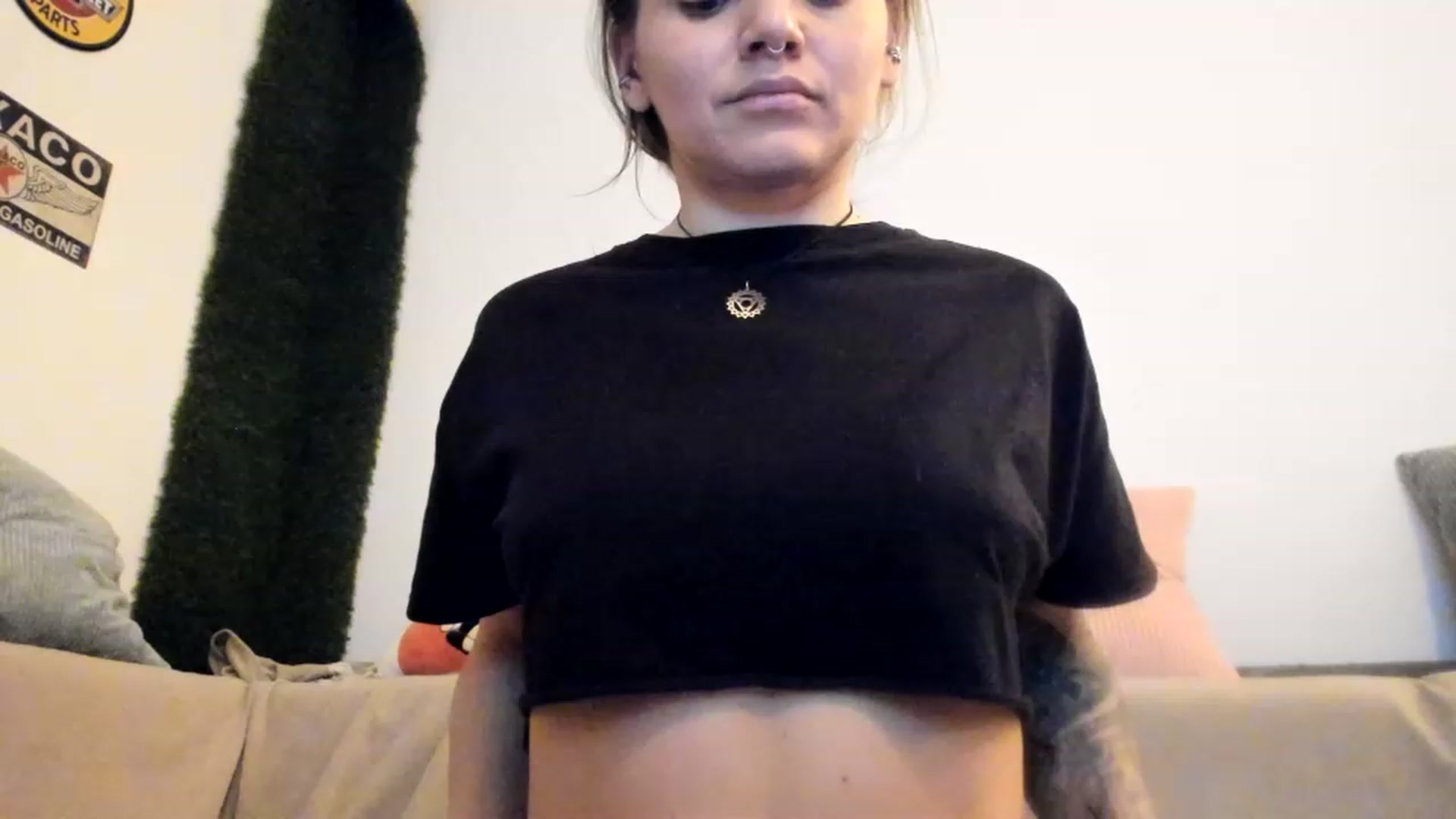 Gallery image thumbnail from PisuVamp_'s myfreecams stream on, 04/07/2023, 21:06 image 20 of 20