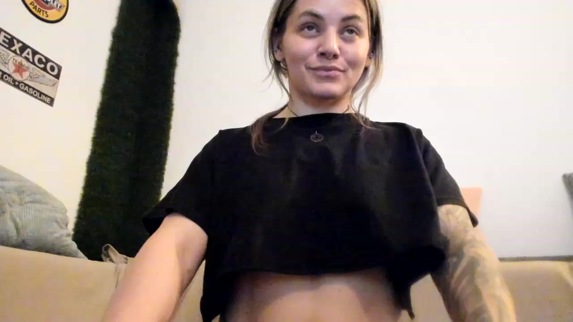 Gallery image thumbnail from PisuVamp_'s myfreecams stream on, 04/07/2023, 22:14 image 10 of 20