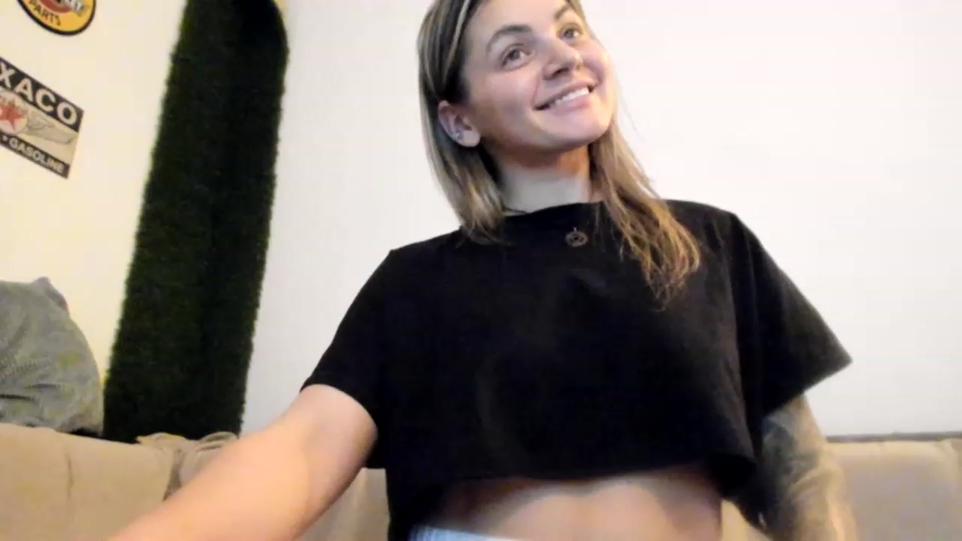 Gallery image thumbnail from PisuVamp_'s myfreecams stream on, 04/20/2023, 21:18 image 1 of 20
