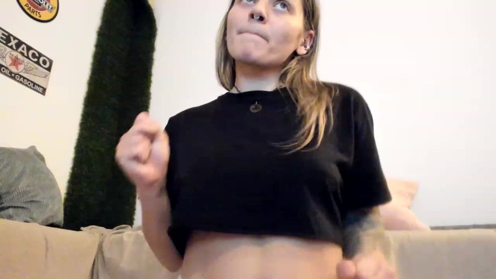 Gallery image thumbnail from PisuVamp_'s myfreecams stream on, 04/20/2023, 21:18 image 11 of 20
