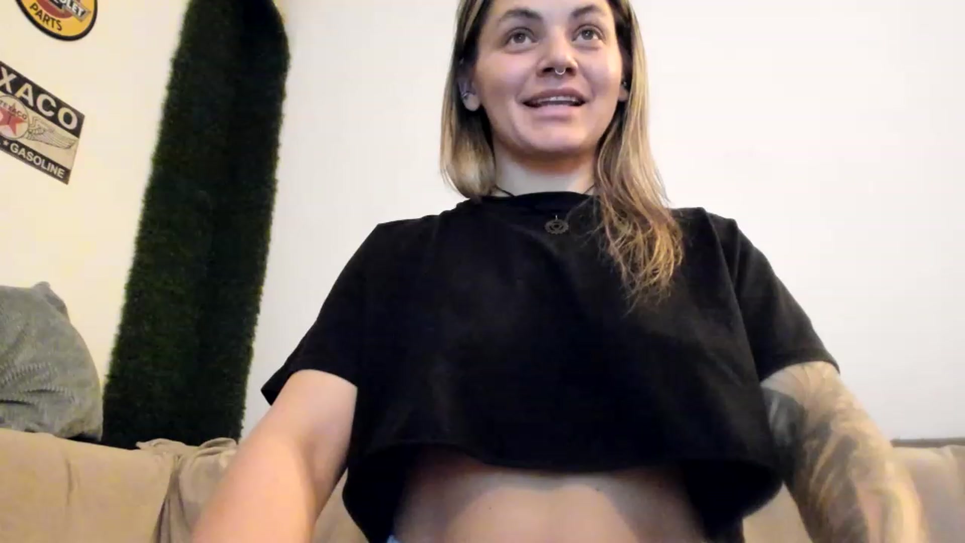 Gallery image thumbnail from PisuVamp_'s myfreecams stream on, 04/20/2023, 21:18 image 2 of 20