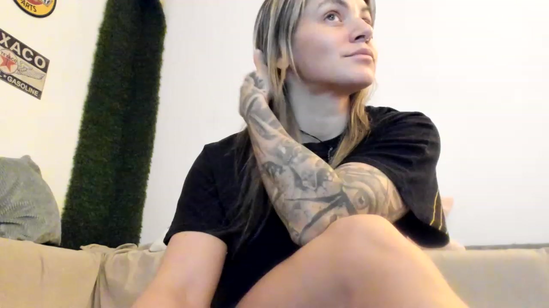 Gallery image thumbnail from PisuVamp_'s myfreecams stream on, 04/20/2023, 21:18 image 6 of 20