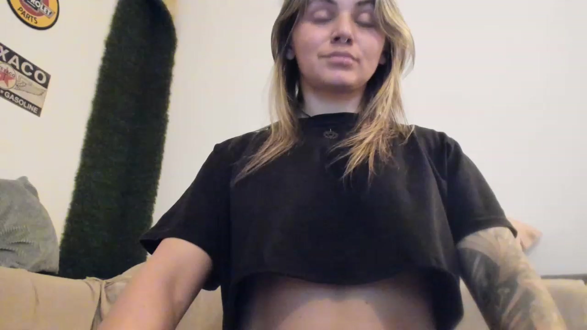 Gallery image thumbnail from PisuVamp_'s myfreecams stream on, 04/26/2023, 21:52 image 14 of 20