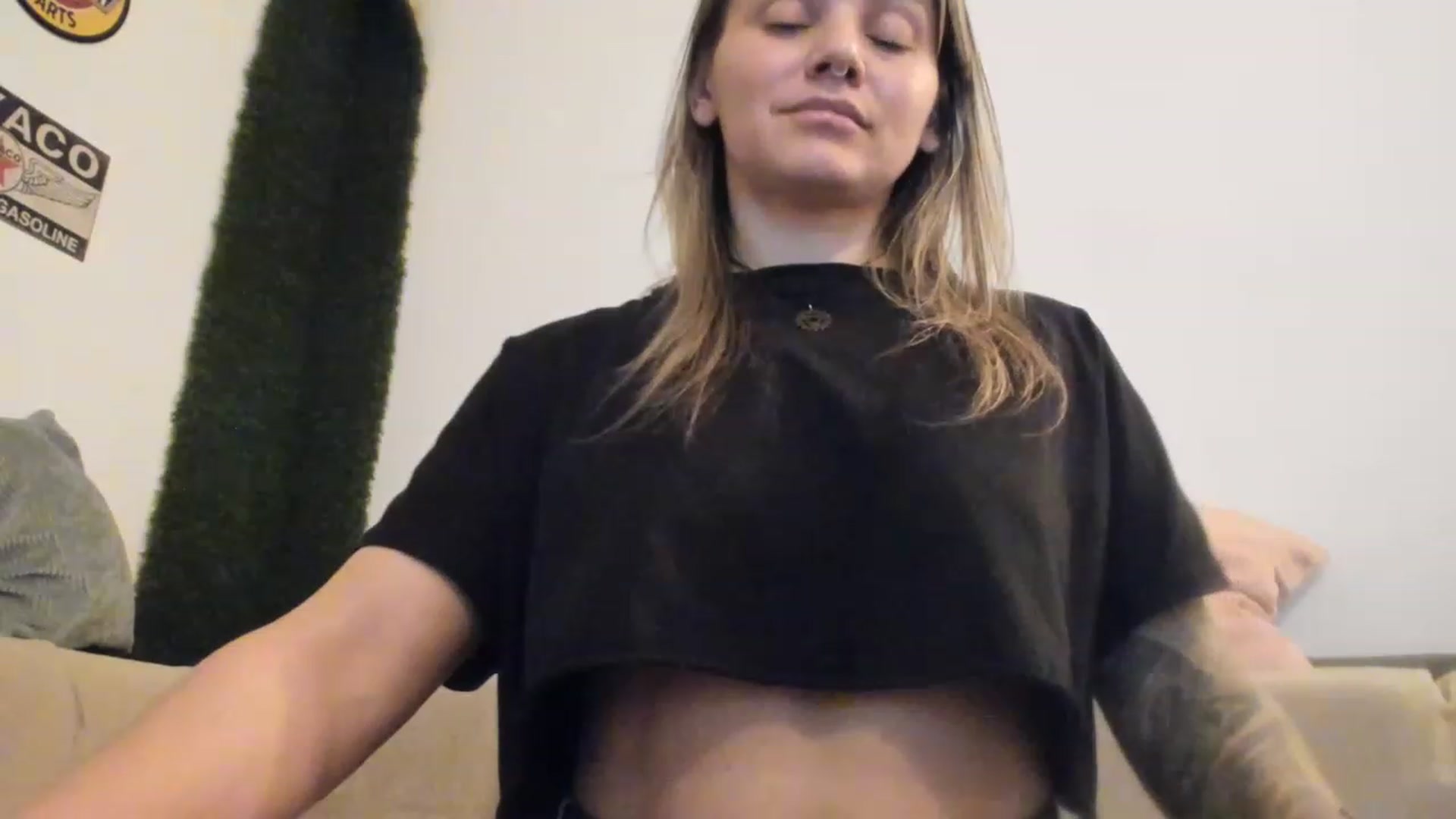 Gallery image thumbnail from PisuVamp_'s myfreecams stream on, 04/26/2023, 21:52 image 12 of 20