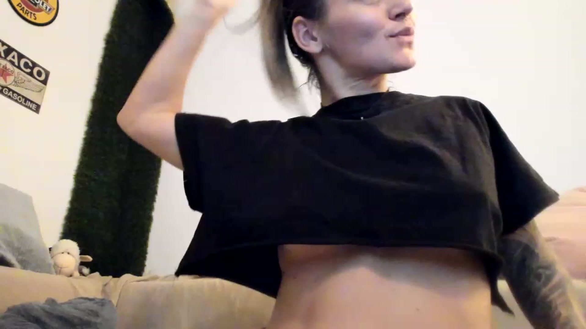 Gallery image thumbnail from PisuVamp_'s myfreecams stream on, 05/19/2023, 20:54 image 20 of 20