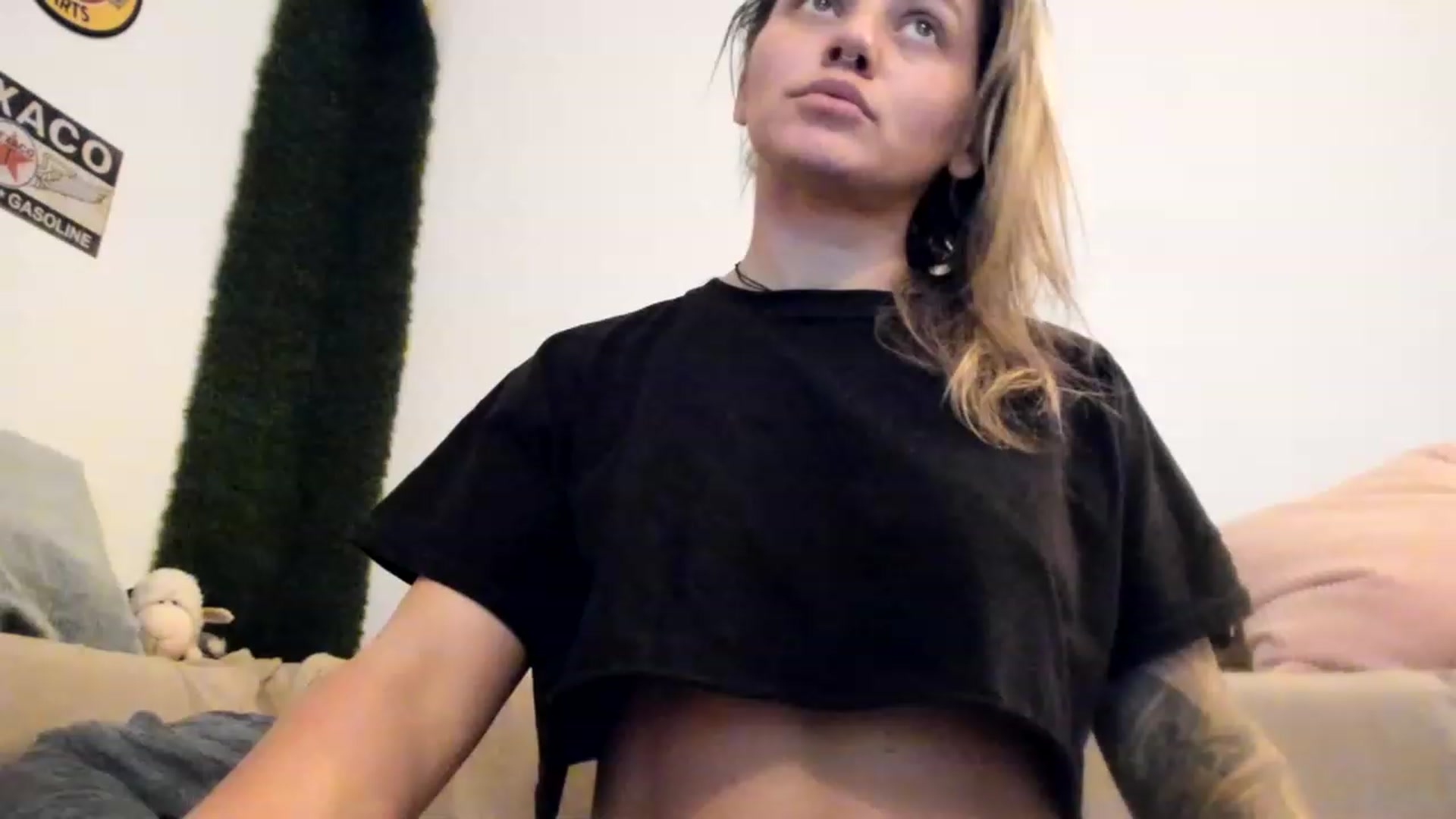 Gallery image thumbnail from PisuVamp_'s myfreecams stream on, 05/19/2023, 22:04 image 18 of 20