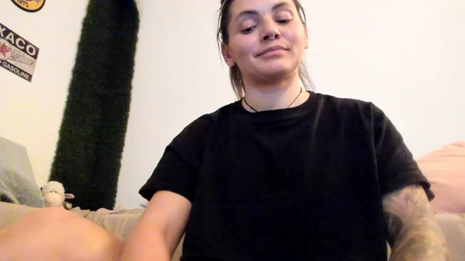 Gallery image thumbnail from PisuVamp_'s myfreecams stream on, 05/19/2023, 22:04 image 17 of 20