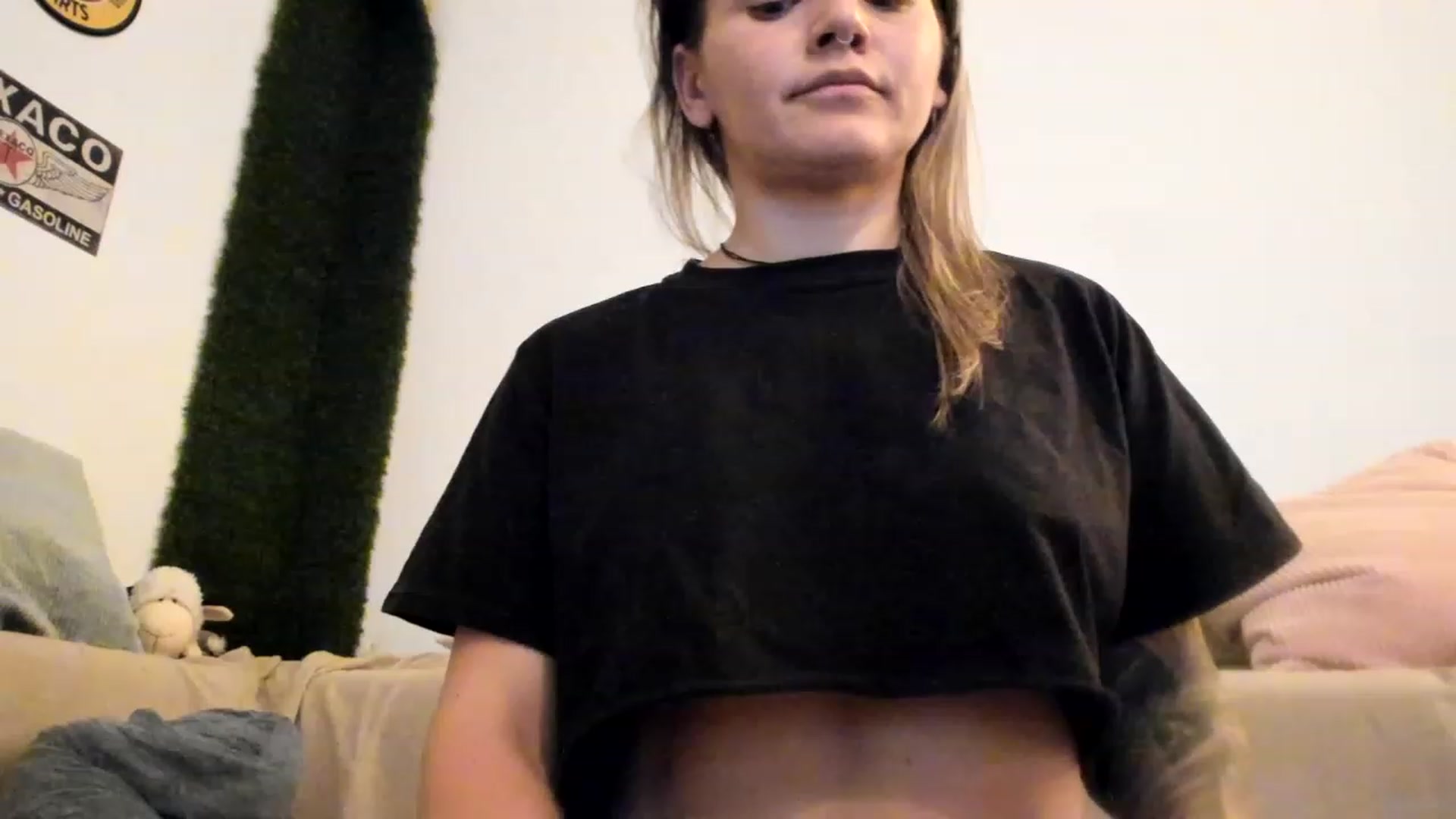 Gallery image thumbnail from PisuVamp_'s myfreecams stream on, 05/19/2023, 22:04 image 19 of 20