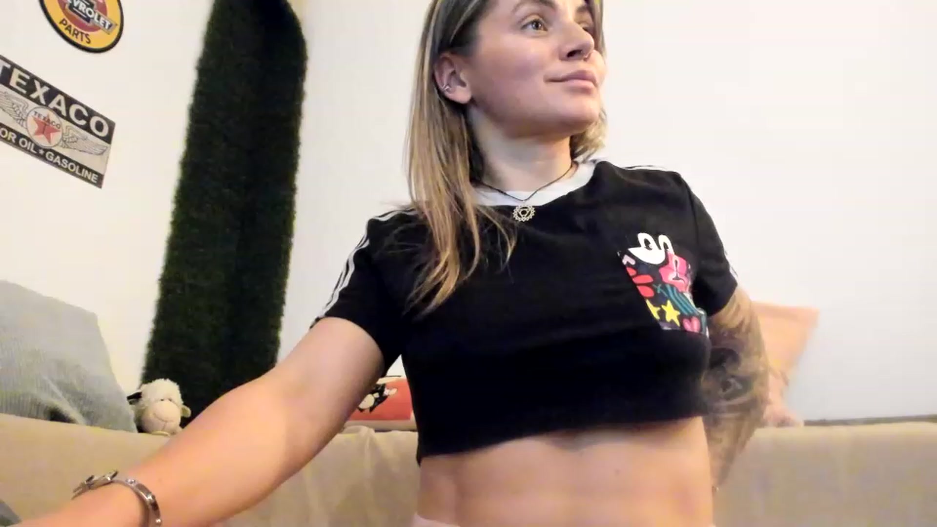 Gallery image thumbnail from PisuVamp_'s myfreecams stream on, 05/24/2023, 21:32 image 10 of 20