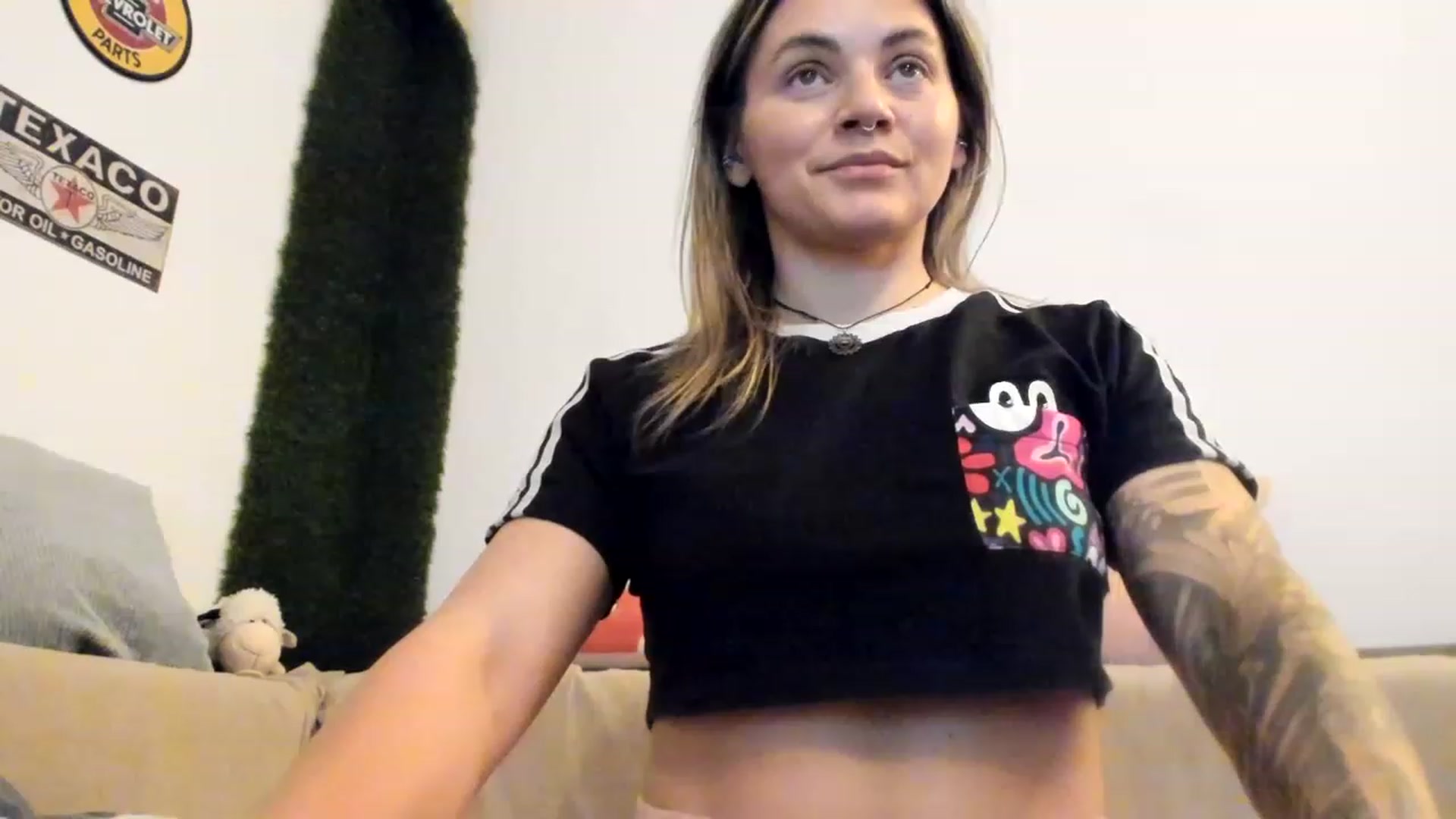 Gallery image thumbnail from PisuVamp_'s myfreecams stream on, 05/24/2023, 21:32 image 13 of 20