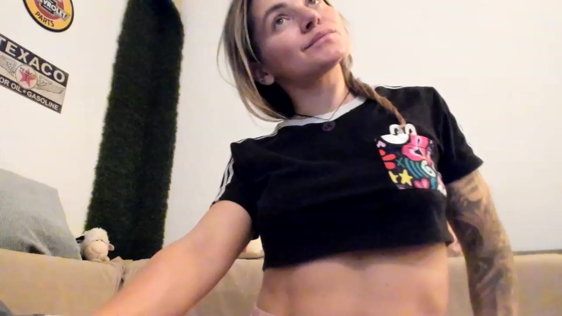 Gallery image thumbnail from PisuVamp_'s myfreecams stream on, 05/24/2023, 21:32 image 2 of 20