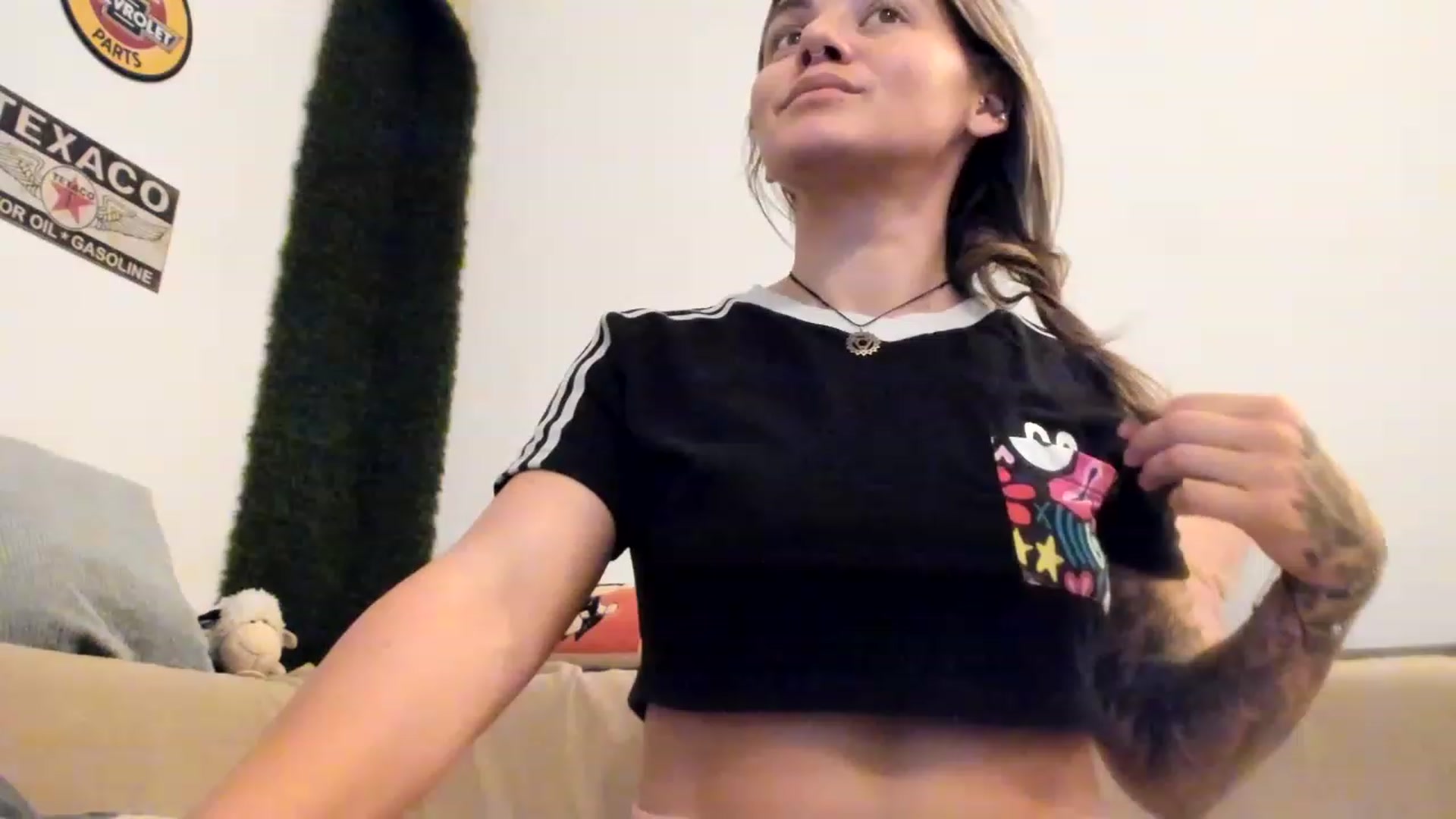 Gallery image thumbnail from PisuVamp_'s myfreecams stream on, 05/24/2023, 21:32 image 15 of 20