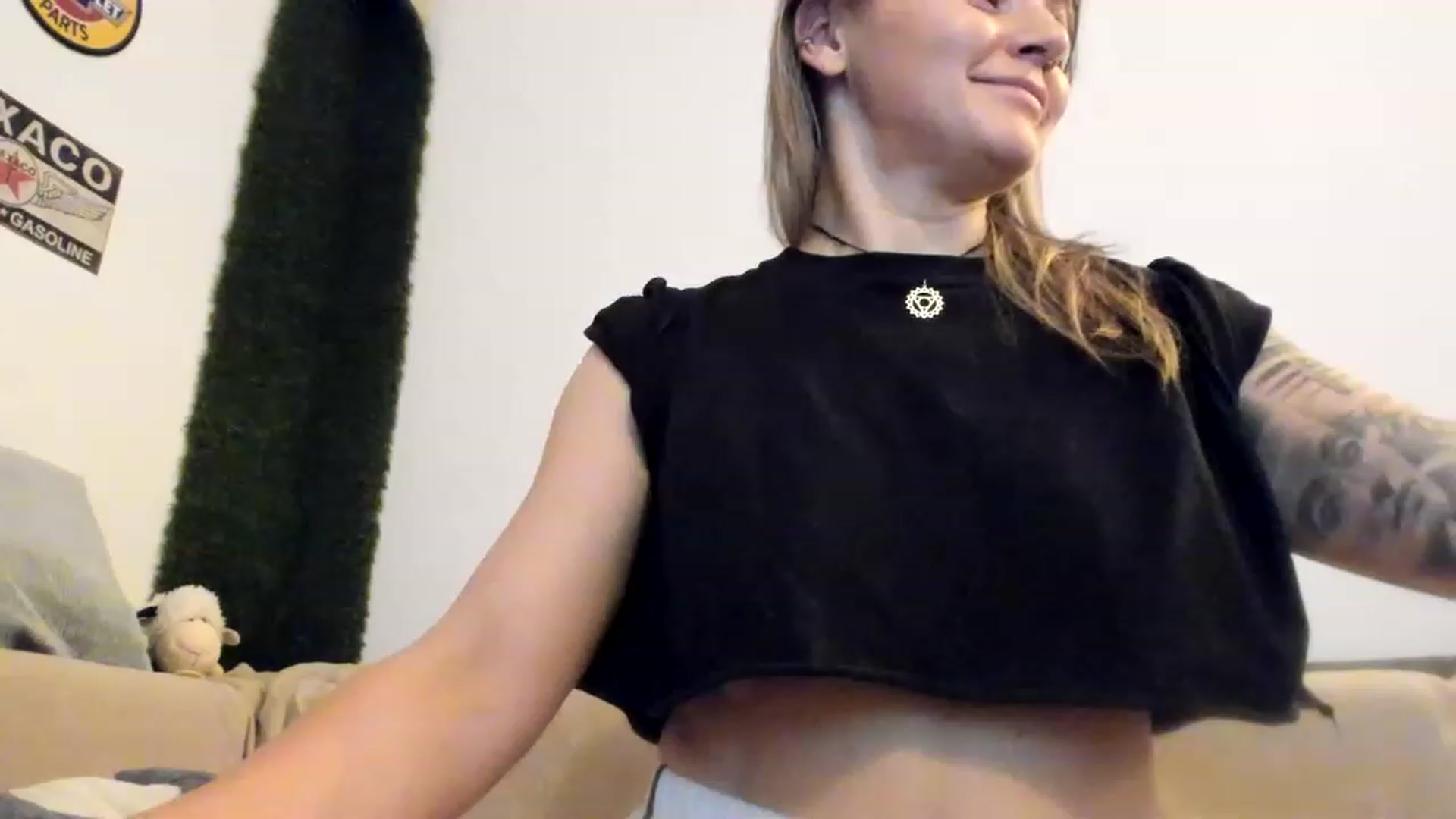 Gallery image thumbnail from PisuVamp_'s myfreecams stream on, 05/25/2023, 20:20 image 10 of 20