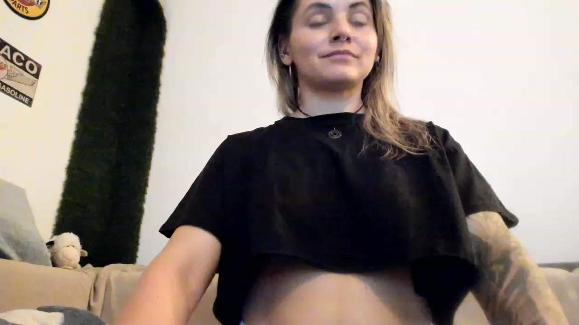 Gallery image thumbnail from PisuVamp_'s myfreecams stream on, 05/25/2023, 20:20 image 2 of 20