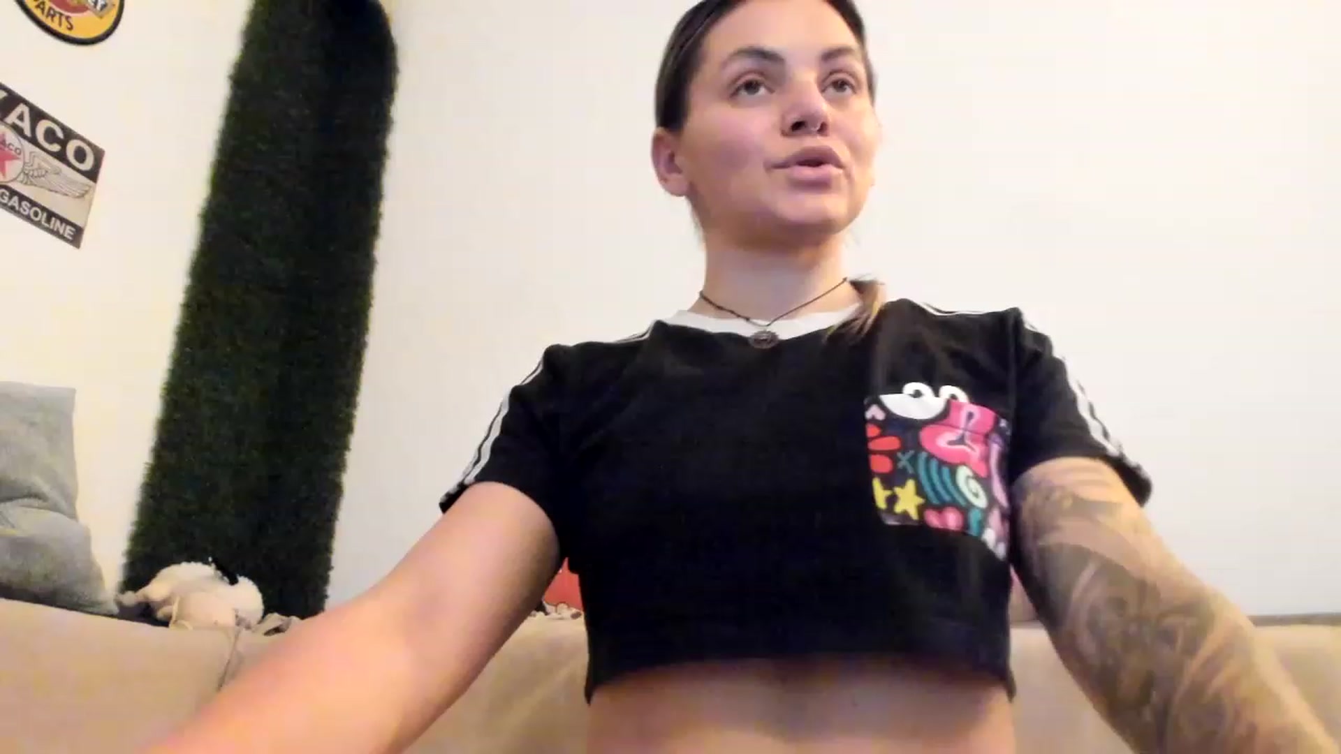 Gallery image thumbnail from PisuVamp_'s myfreecams stream on, 06/10/2023, 20:55 image 6 of 20
