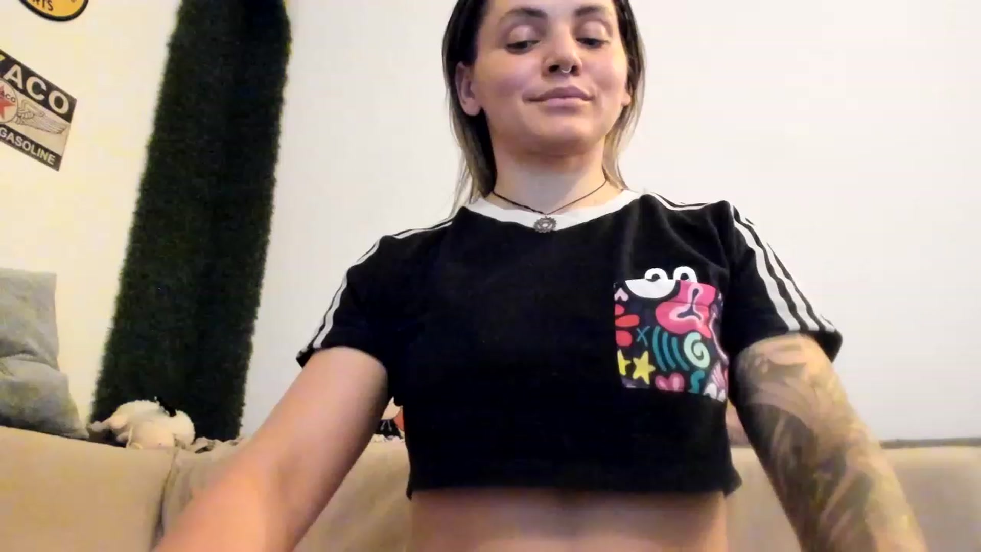Gallery image thumbnail from PisuVamp_'s myfreecams stream on, 06/10/2023, 21:09 image 17 of 20