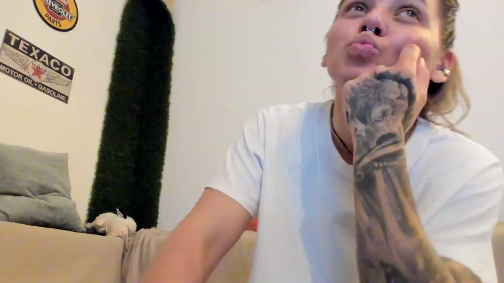 Gallery image thumbnail from PisuVamp_'s myfreecams stream on, 06/13/2023, 21:47 image 17 of 20
