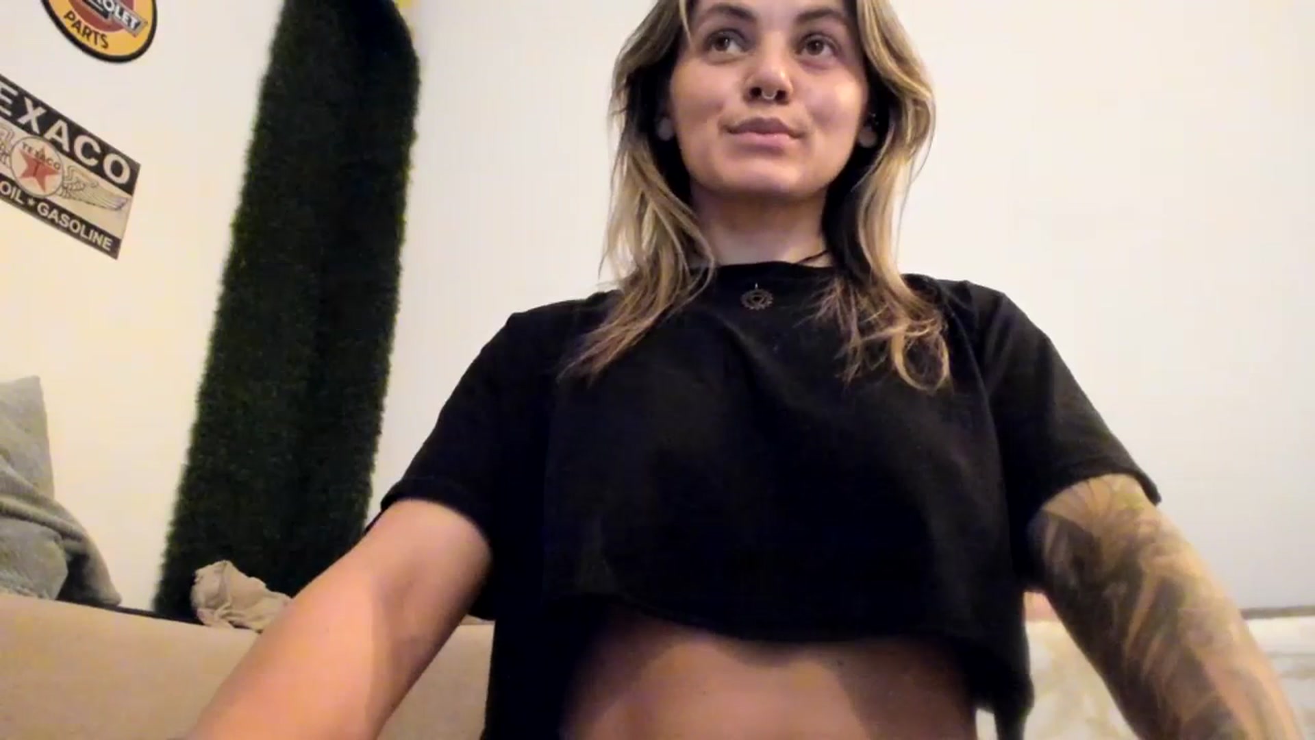 Gallery image thumbnail from PisuVamp_'s myfreecams stream on, 07/04/2023, 20:14 image 4 of 20