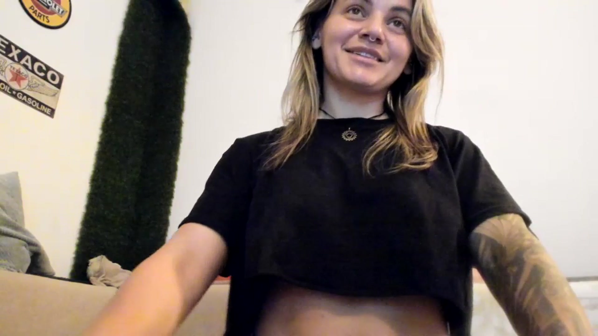 Gallery image thumbnail from PisuVamp_'s myfreecams stream on, 07/04/2023, 20:14 image 3 of 20