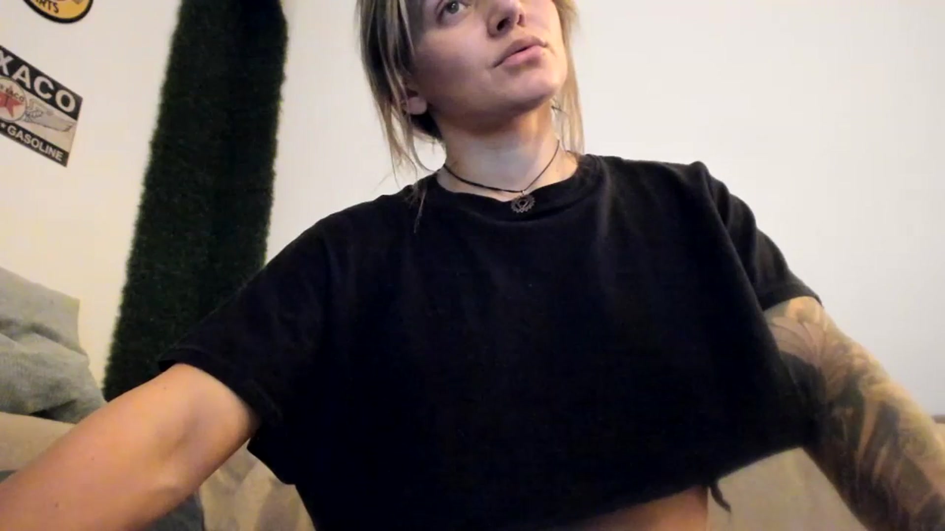 Gallery image thumbnail from PisuVamp_'s myfreecams stream on, 07/12/2023, 21:11 image 18 of 20
