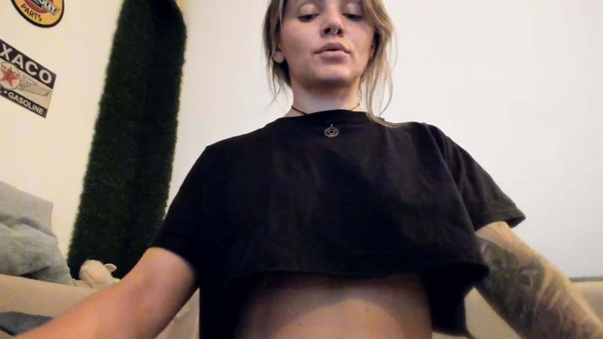 Gallery image thumbnail from PisuVamp_'s myfreecams stream on, 07/12/2023, 21:11 image 4 of 20