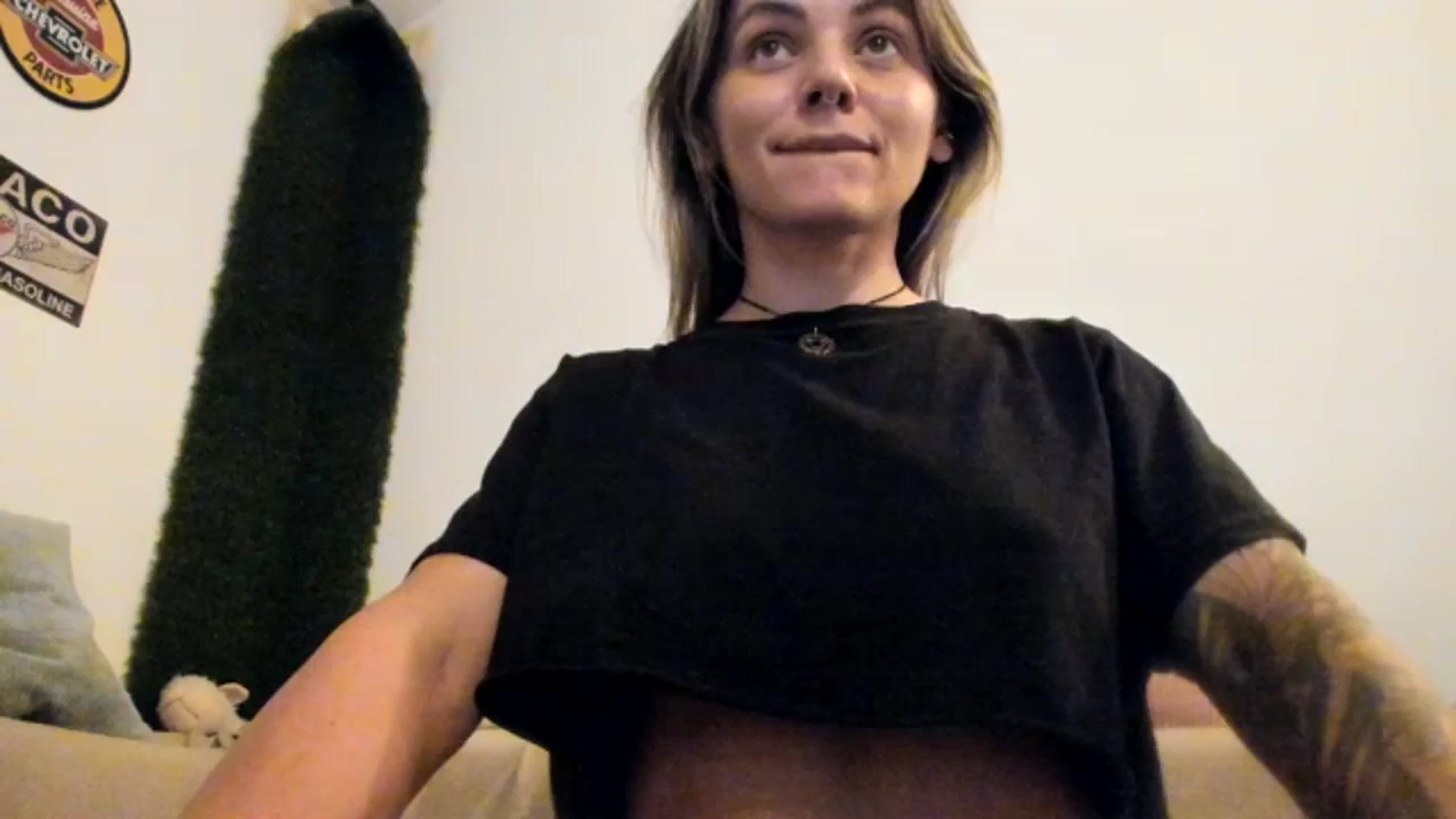 Gallery image thumbnail from PisuVamp_'s myfreecams stream on, 07/19/2023, 20:31 image 1 of 20