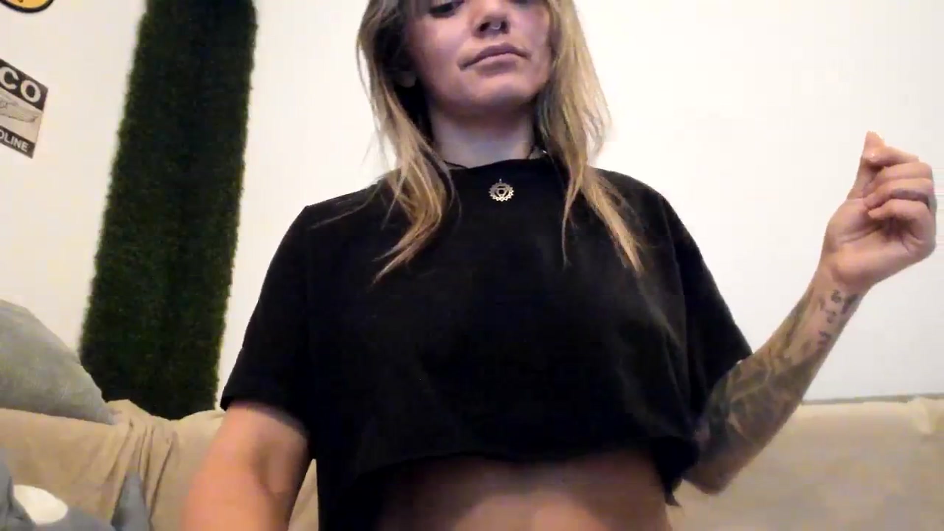 Gallery image thumbnail from PisuVamp_'s myfreecams stream on, 08/14/2023, 21:34 image 6 of 20