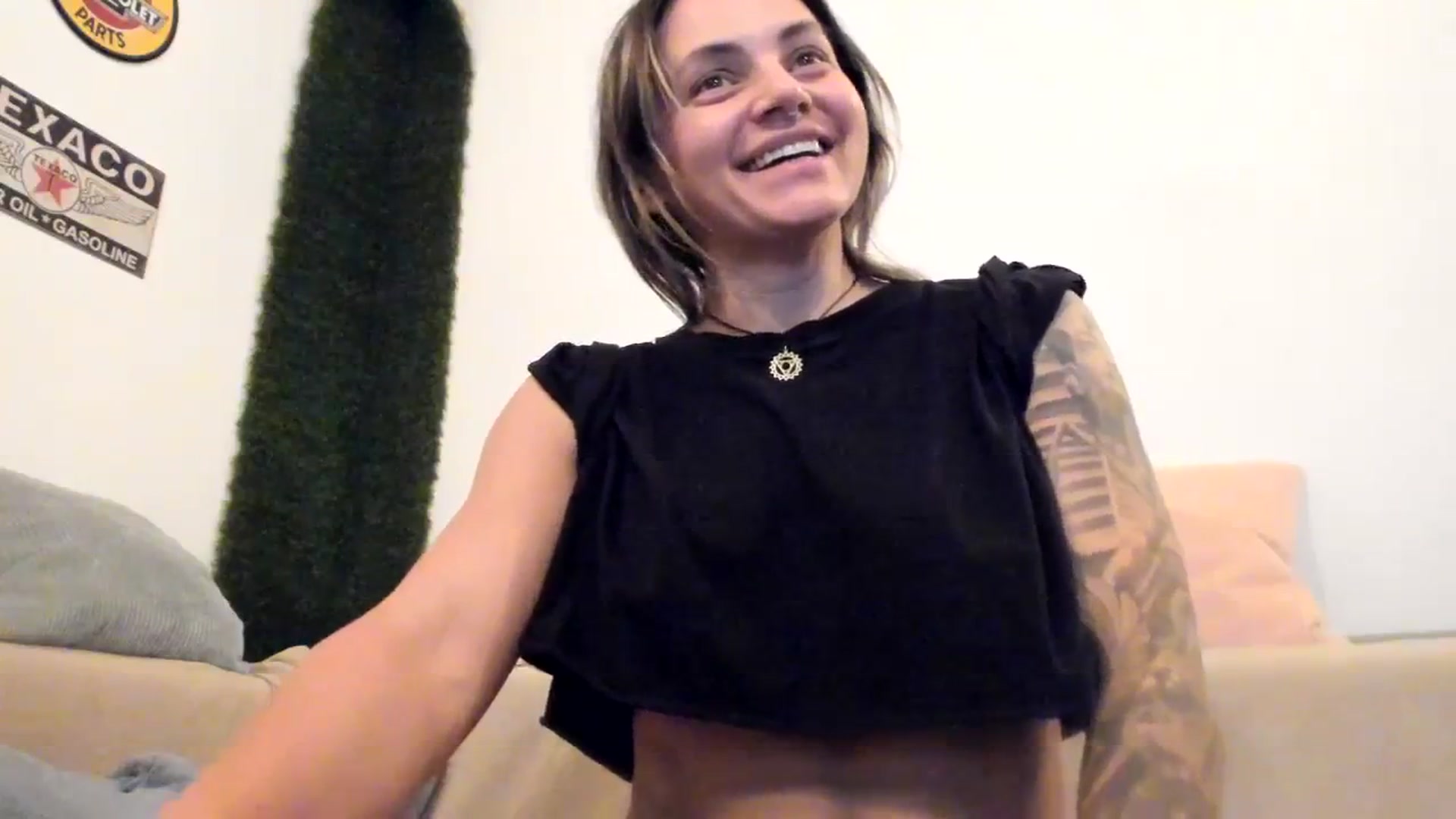 Gallery image thumbnail from PisuVamp_'s myfreecams stream on, 08/22/2023, 21:16 image 17 of 20