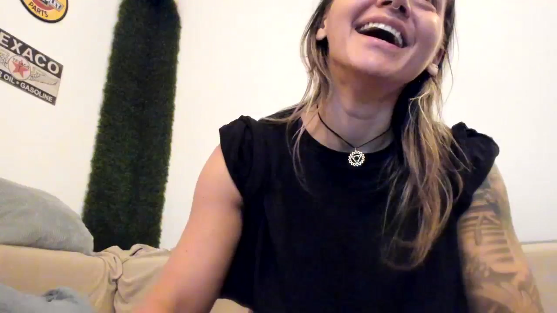 Gallery image thumbnail from PisuVamp_'s myfreecams stream on, 08/22/2023, 21:16 image 18 of 20